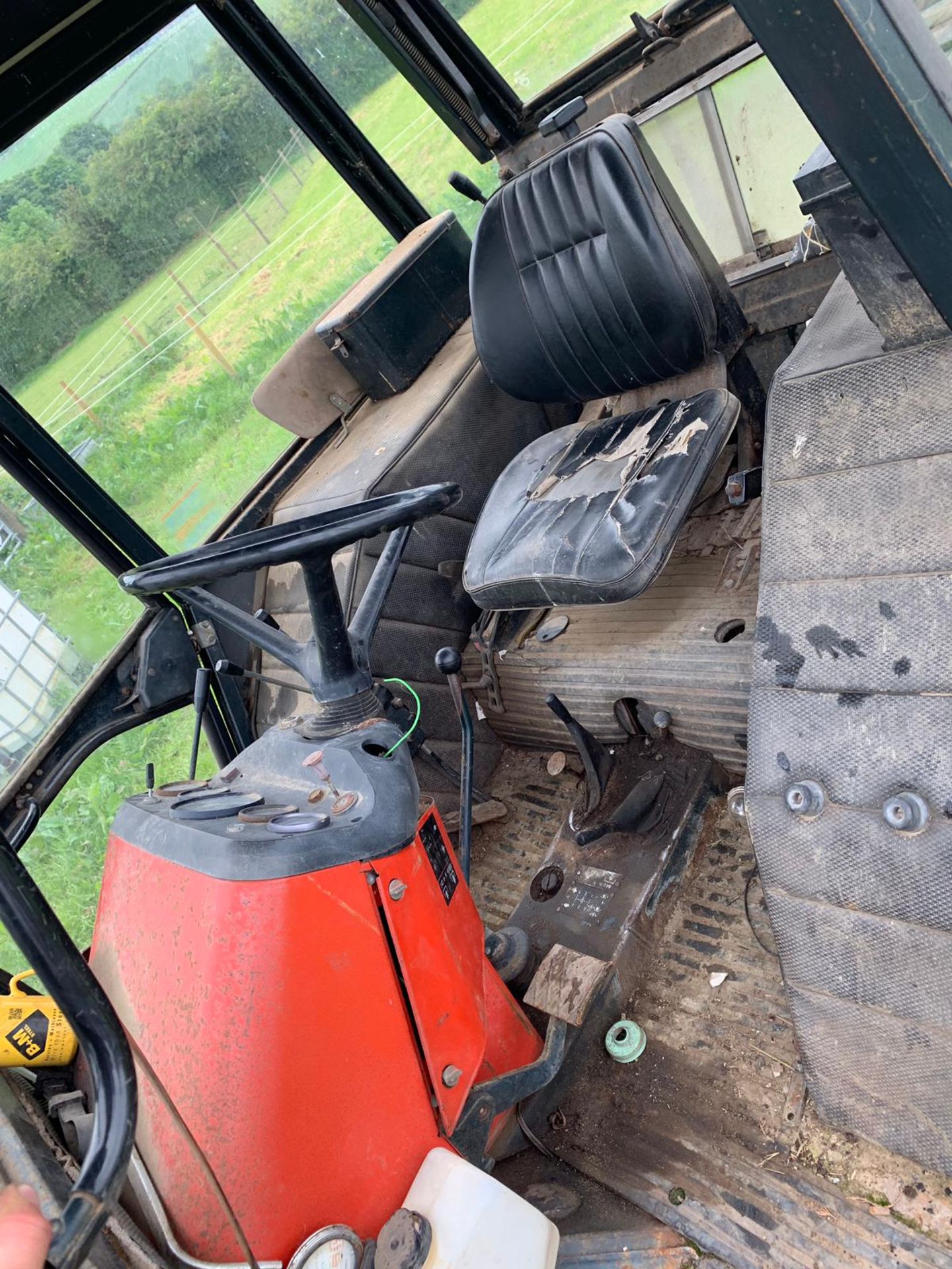 ZETOR 7011 TRACTOR C/W QUICKE 2300 E FRONT LOADER ATTACHMENT *PLUS VAT* - Image 8 of 11