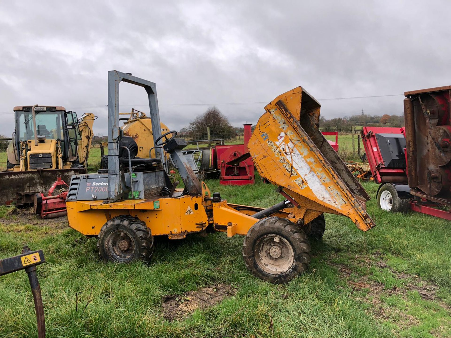 BENFORD 2 TON STRAIGHT SKIP DUMPER, 4 WHEEL DRIVE, RUNS, WORKS AND TIPS *PLUS VAT* - Image 6 of 6