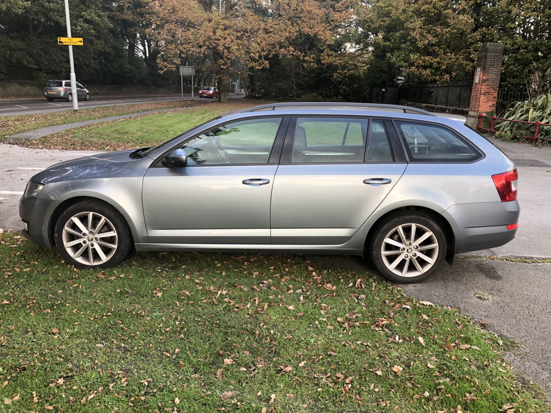 2013/63 REG SKODA OCTAVIA ELEGANCE TDI CR S 2.0 DIESEL GREY ESTATE SHOWING 2 FORMER KEEPERS *NO VAT* - Image 6 of 11