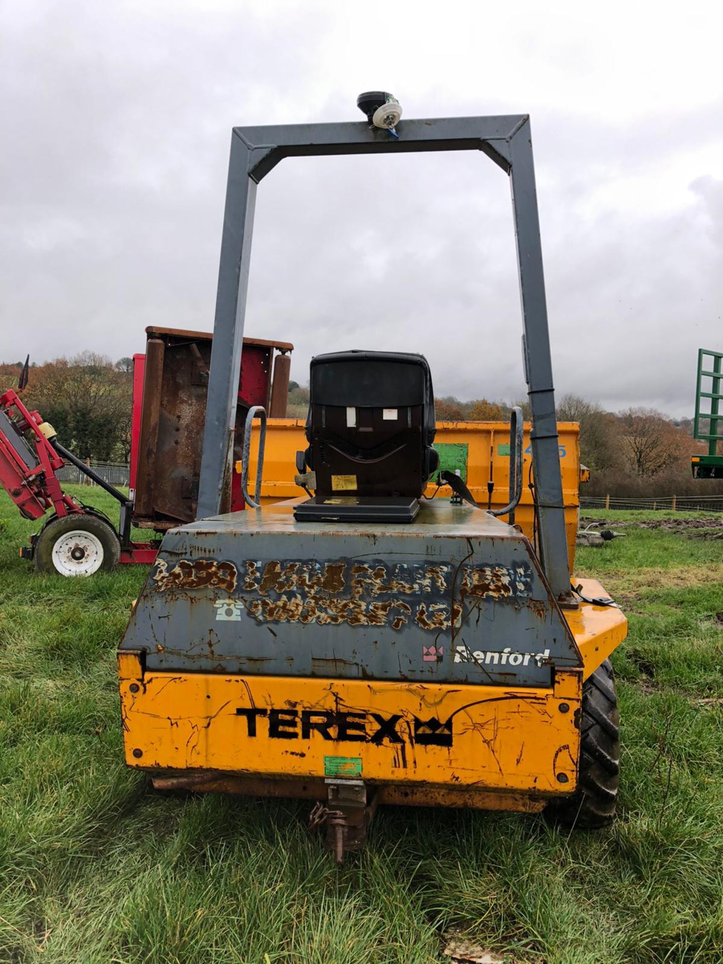 BENFORD 2 TON STRAIGHT SKIP DUMPER, 4 WHEEL DRIVE, RUNS, WORKS AND TIPS *PLUS VAT* - Image 2 of 6