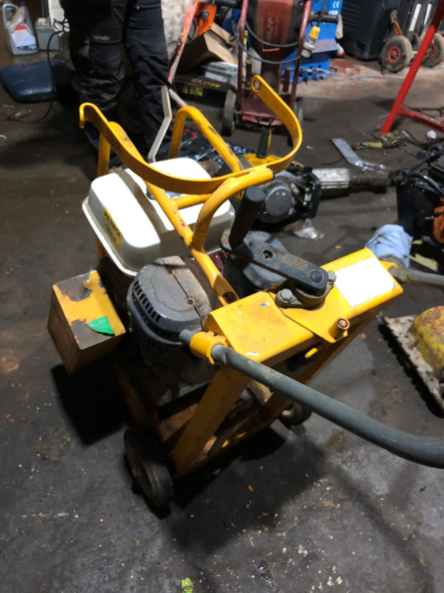 SHATAL CS402 FLOOR/ROAD SAW, HONDA GX390 ENGINE, RUNS AND WORKS WELL, IN GOOD CONDITION *NO VAT* - Image 3 of 5