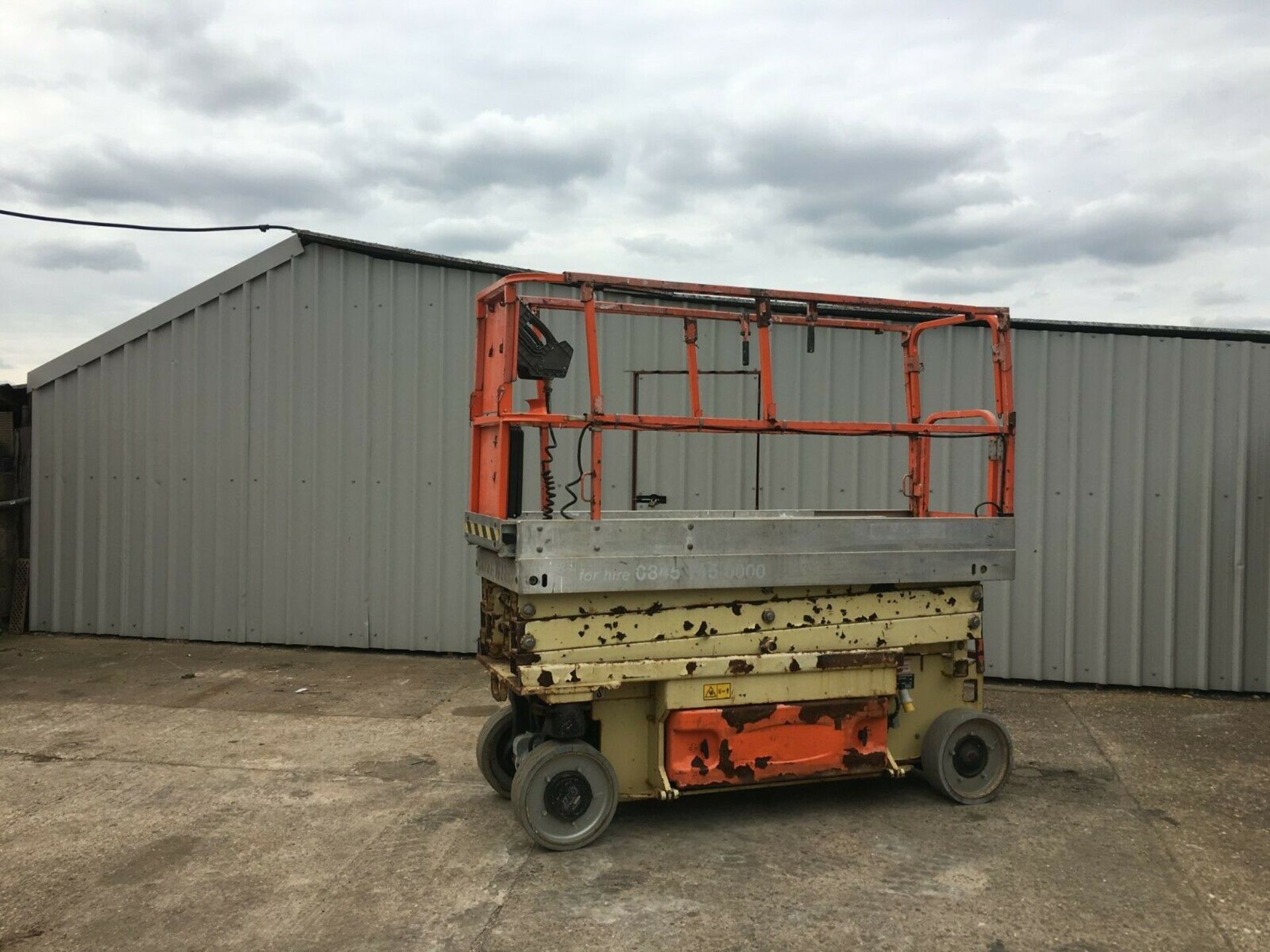 JLG 2030 ES ELECTRIC SCISSOR LIFT, ONLY 181 HOURS, PERFECT WORKING CONDITION *PLUS VAT* - Image 6 of 7