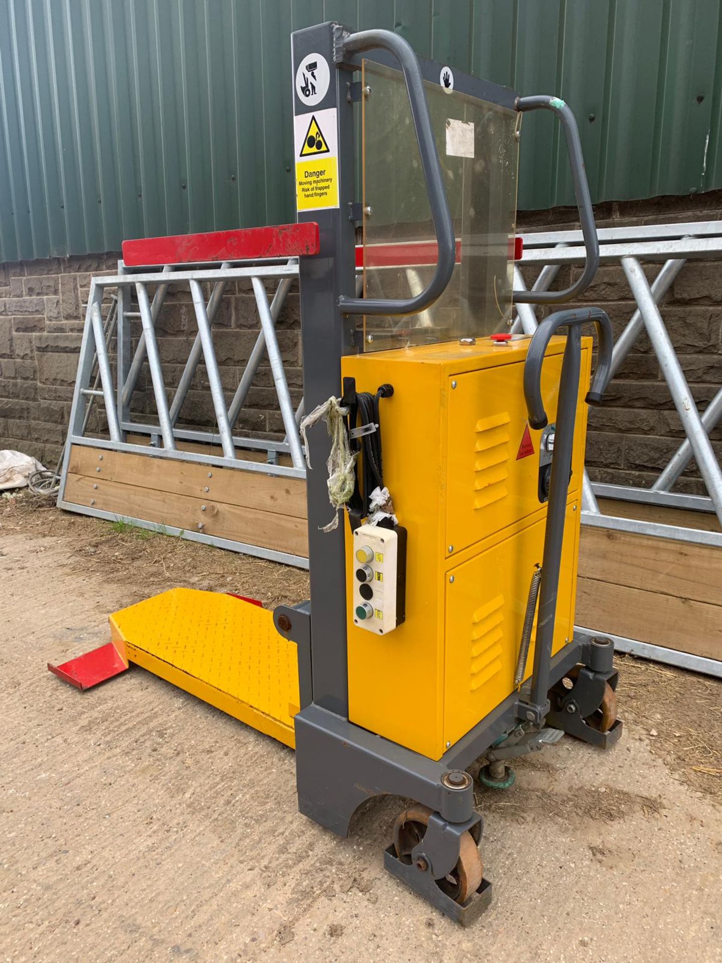 WARRIOR YM250 ELECTRIC PALLET TRUCK, WEIGHT 270 KGS, LIFT HEIGHT 1M, YEAR 2013 *PLUS VAT* - Image 6 of 9