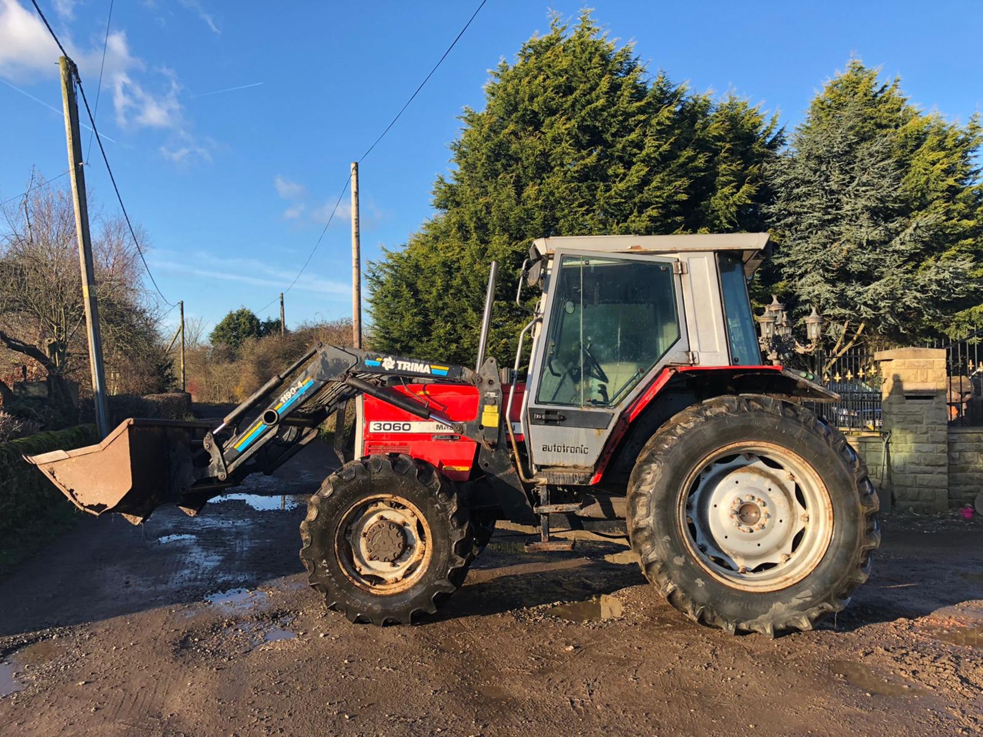 MASSEY FERGUSON 3060 LOADER TRACTOR, RUNS WORKS AND LIFT, V5 PRESENT, YEAR 1993 *PLUS VAT* - Image 2 of 7