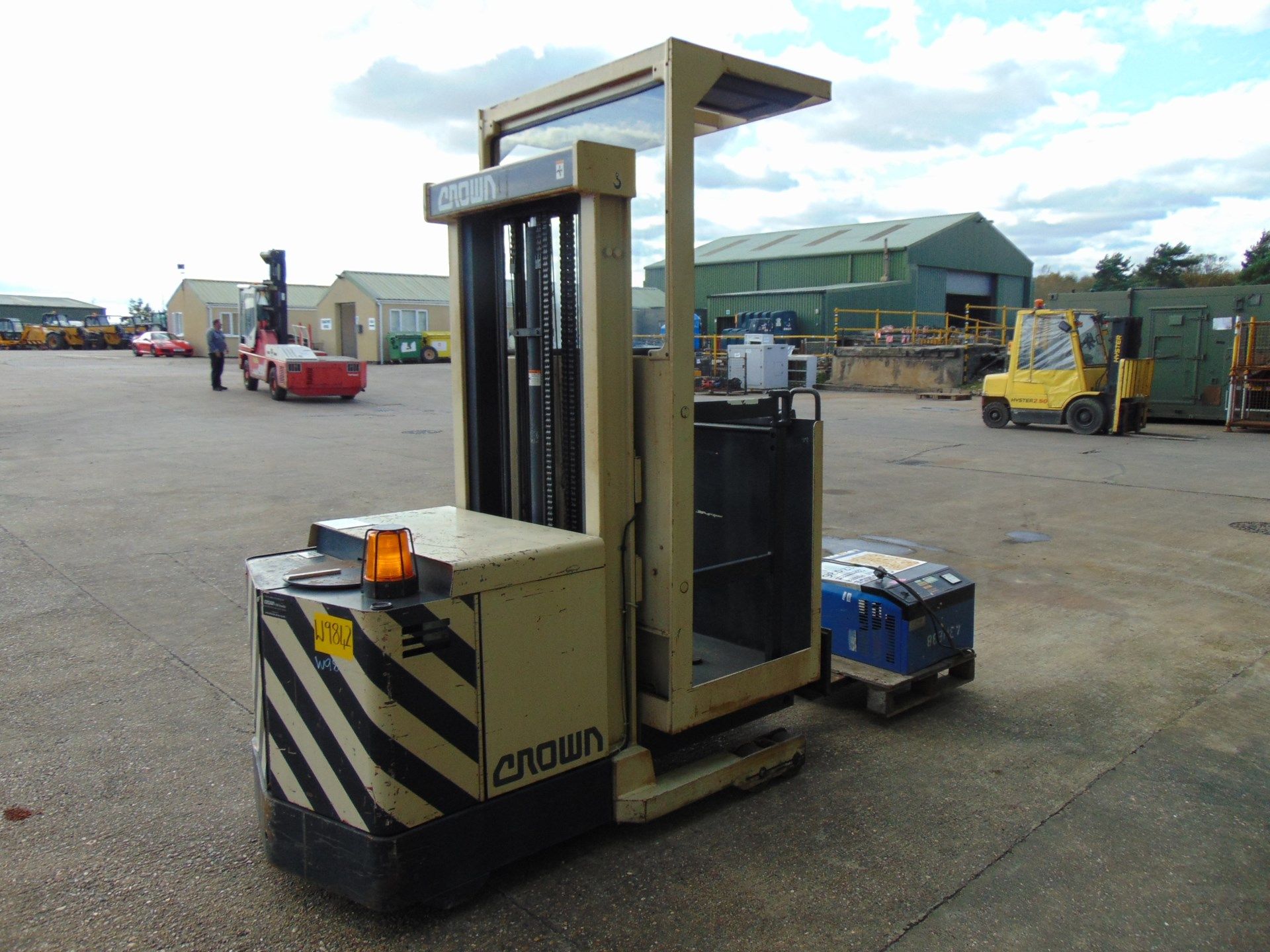 CROWN SP36 1000KGS STOCKPICKER MAN UP ELECTRIC FORKLIFT ONLY 1,556 HOURS *NO VAT* - Image 7 of 18