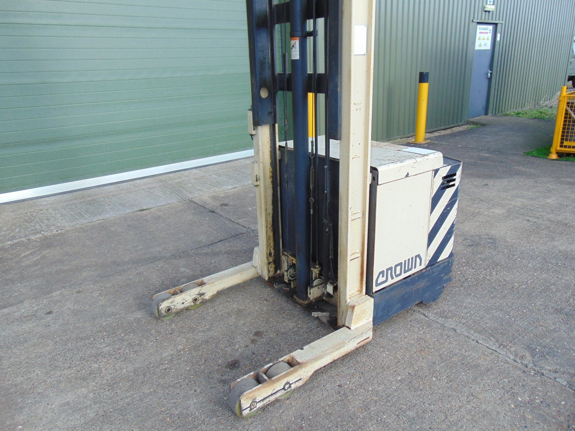 CROWN SP36 1000KGS STOCKPICKER MAN UP ELECTRIC FORKLIFT ONLY 1,556 HOURS *NO VAT* - Image 5 of 18