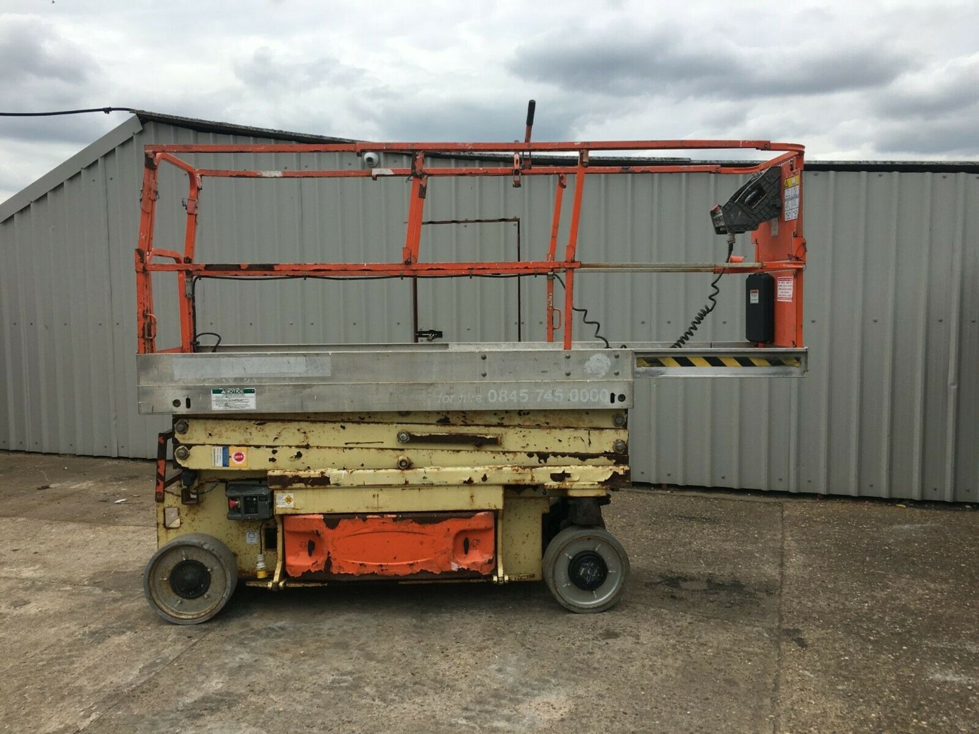 JLG 2030 ES ELECTRIC SCISSOR LIFT, ONLY 181 HOURS, PERFECT WORKING CONDITION *PLUS VAT* - Image 4 of 7