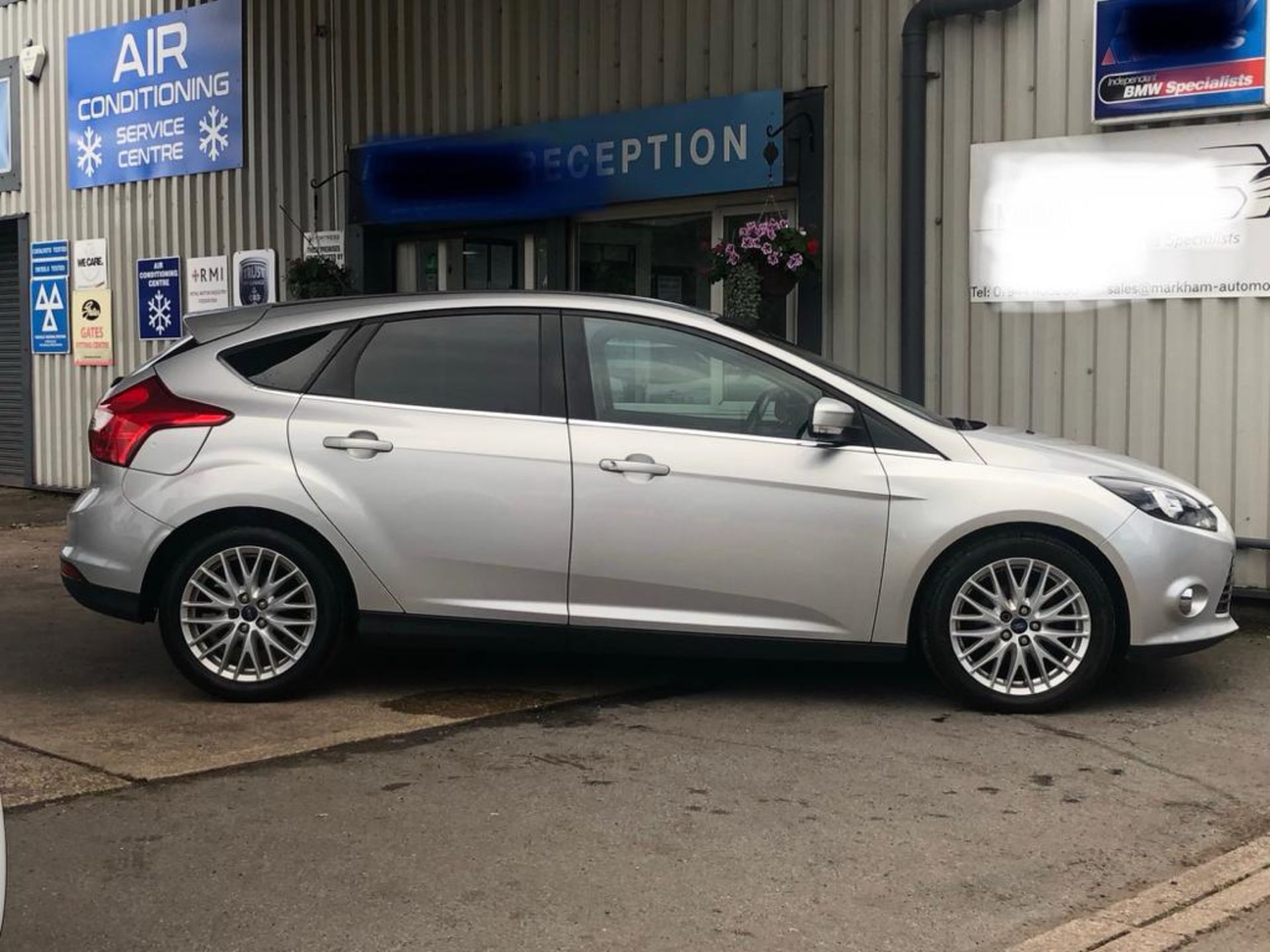 2012/62 REG FORD FOCUS ZETEC TDCI 1.6 DIESEL SILVER 5 DOOR HATCHBACK, SHOWING 2 FORMER KEEPERS - Image 9 of 20