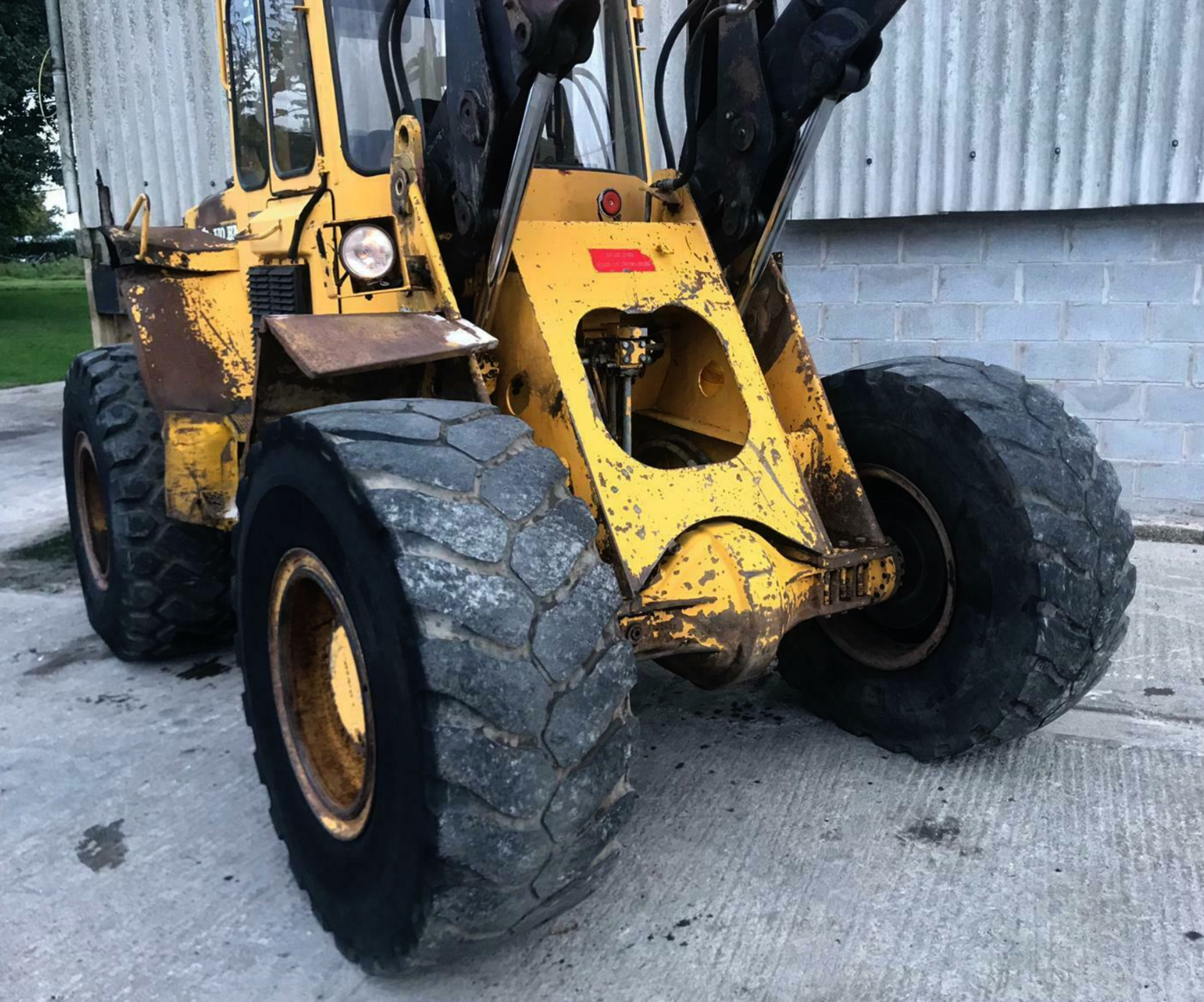 VOLVO 4400 LOADING SHOVEL - Image 4 of 13