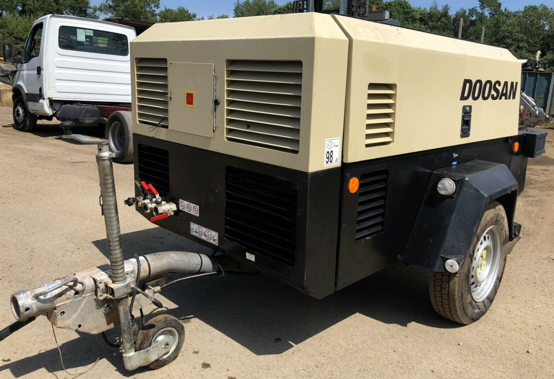 2016 DOOSAN 250CFM SCREW COMPRESSOR