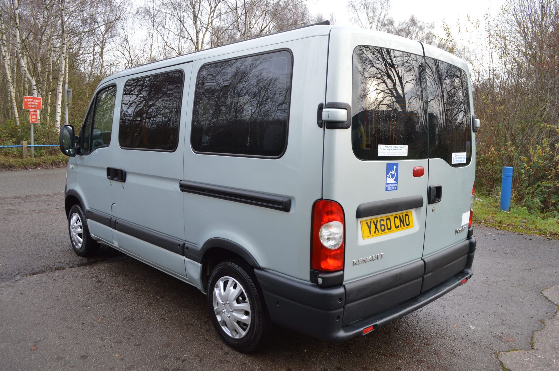 SUPER RARE 2010 RENAULT MASTER SL28 DCI 100 AUTO 2.5 DIESEL GREY DISABLED MINIBUS WITH RICON LIFT - Image 4 of 43