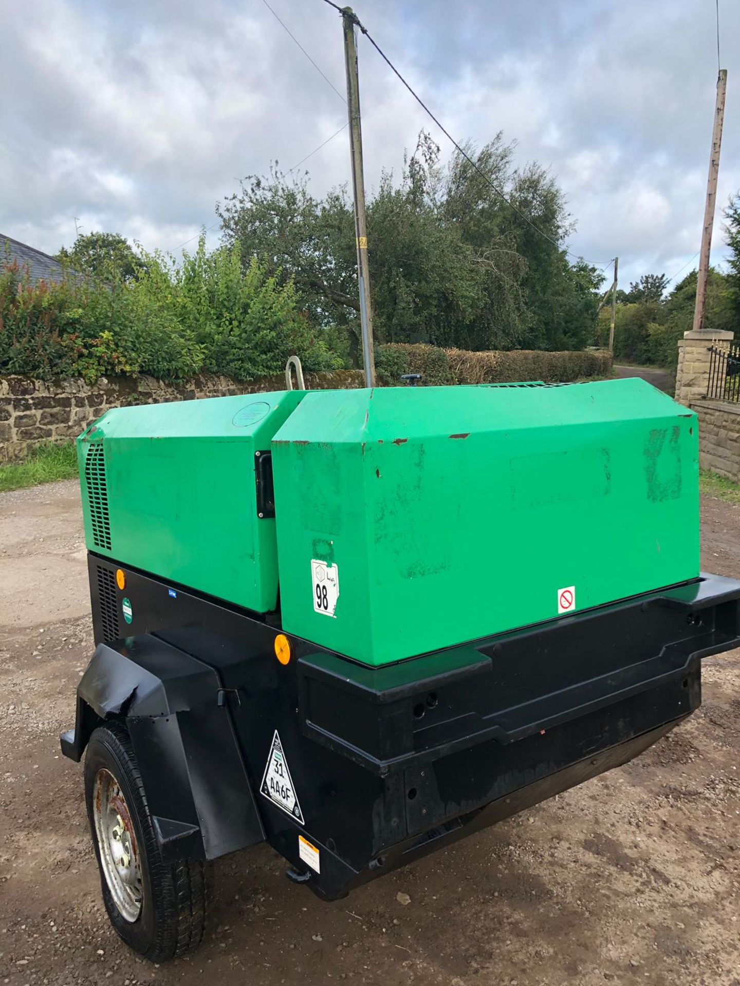 DOOSAN 741 SINGLE AXLE AIR COMPRESSOR, RUNS, WORKS, MAKES AIR, YEAR 2008, 4 CYLINDER YANMAR ENGINE - Image 5 of 7