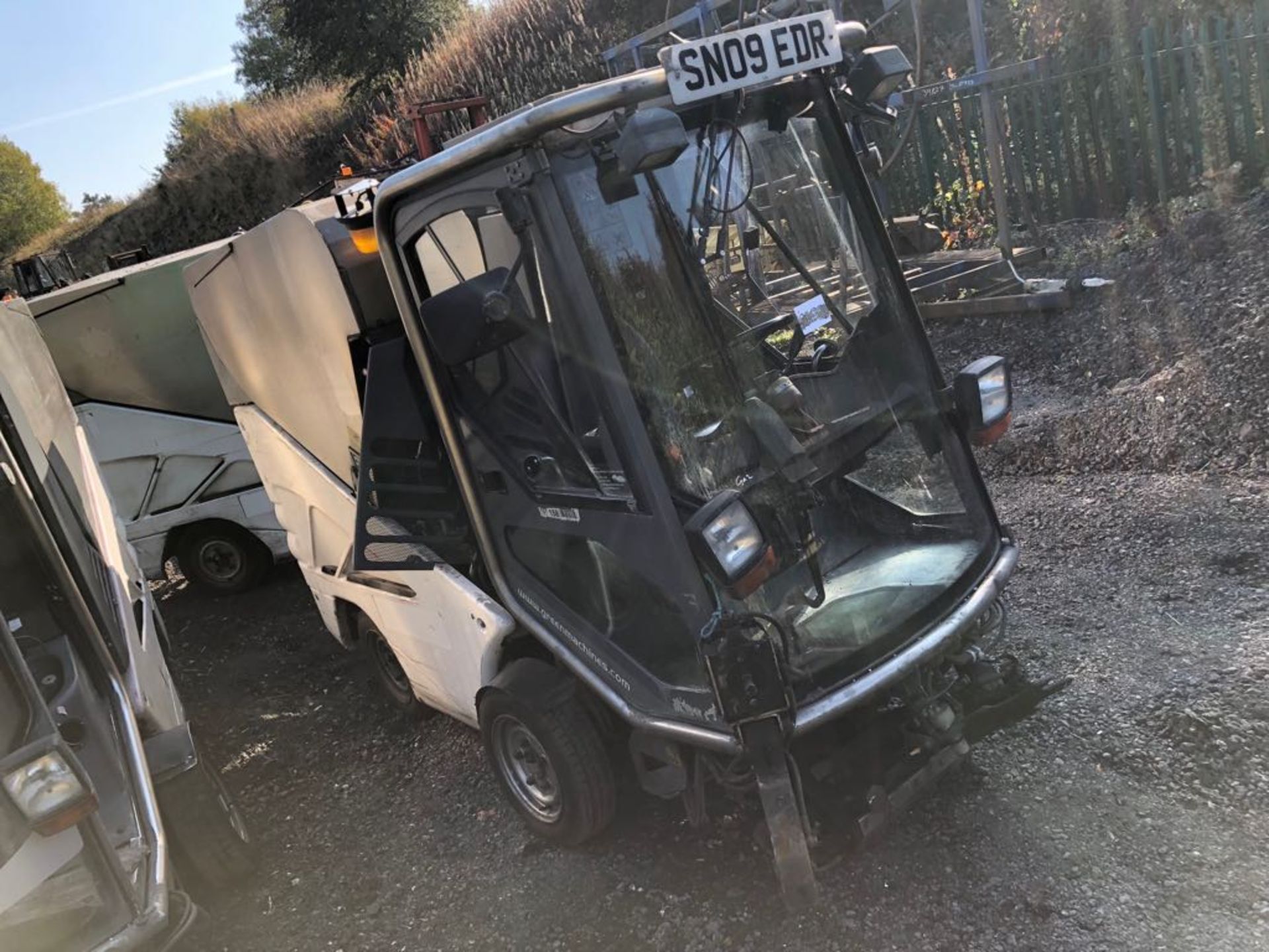 JOB LOT OF 3 X 2009 GREEN MACHINE ROAD SWEEPERS *PLUS VAT* - Image 5 of 19