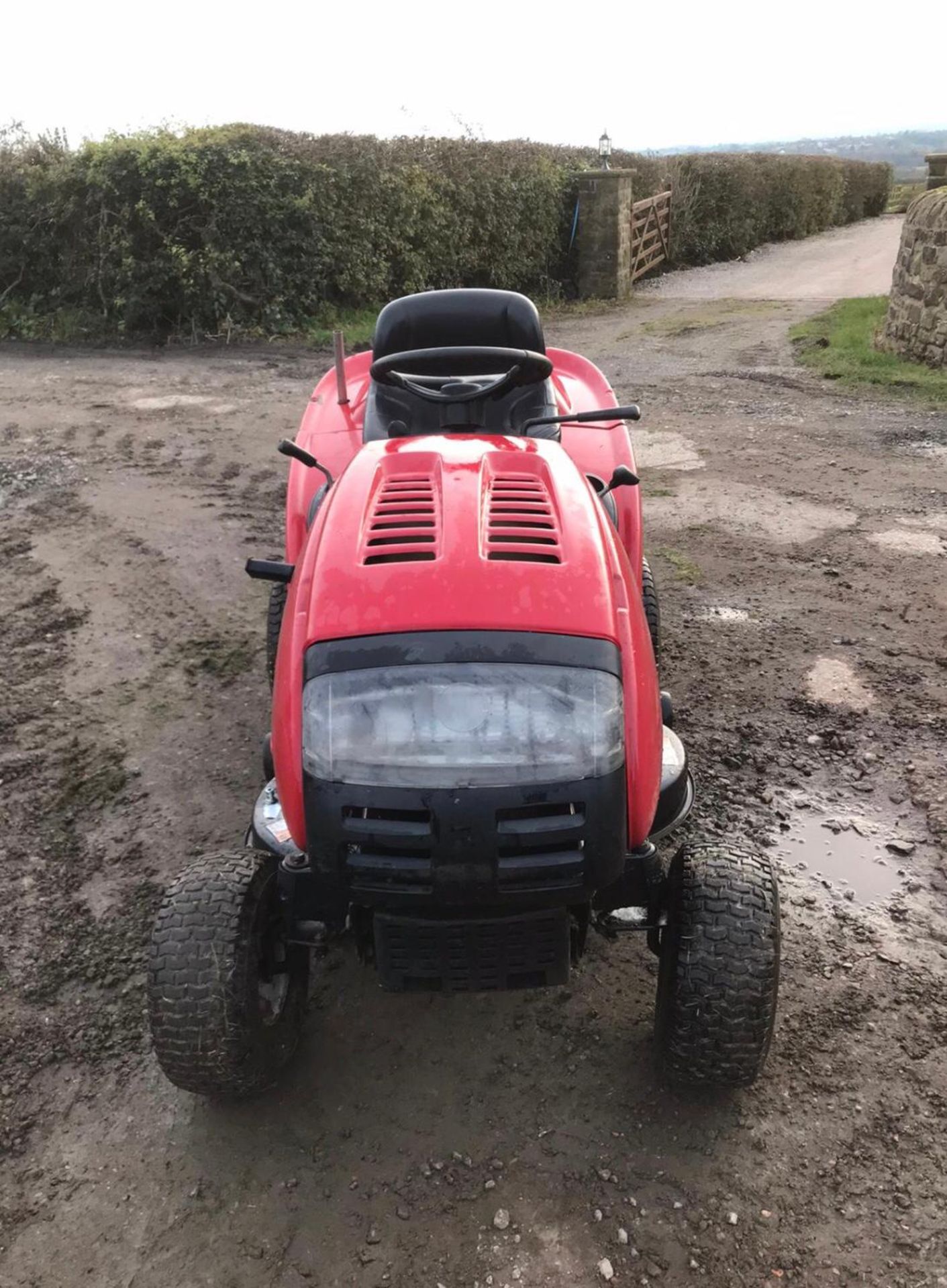 LAWN FLITE 705 AUTO DRIVE, RIDE ON LAWN MOWER, RUNS, WORKS AND CUTS *NO VAT* - Image 2 of 5