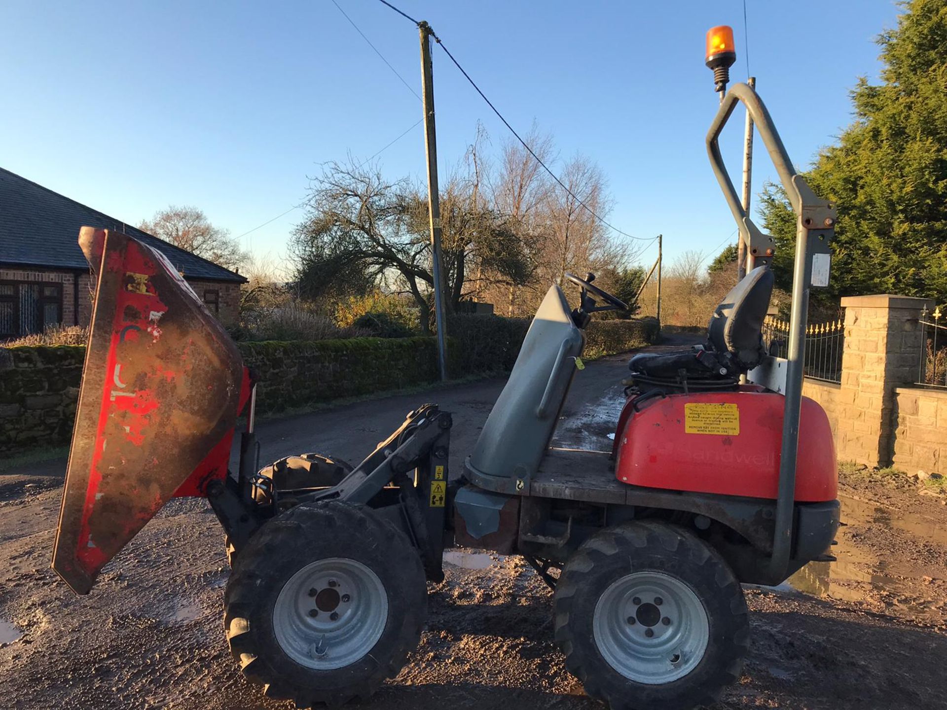 NEUSON 1001 HI-TIP DUMPER, YEAR 2006, RUNS, WORKS AND TIPS *PLUS VAT* - Image 2 of 5