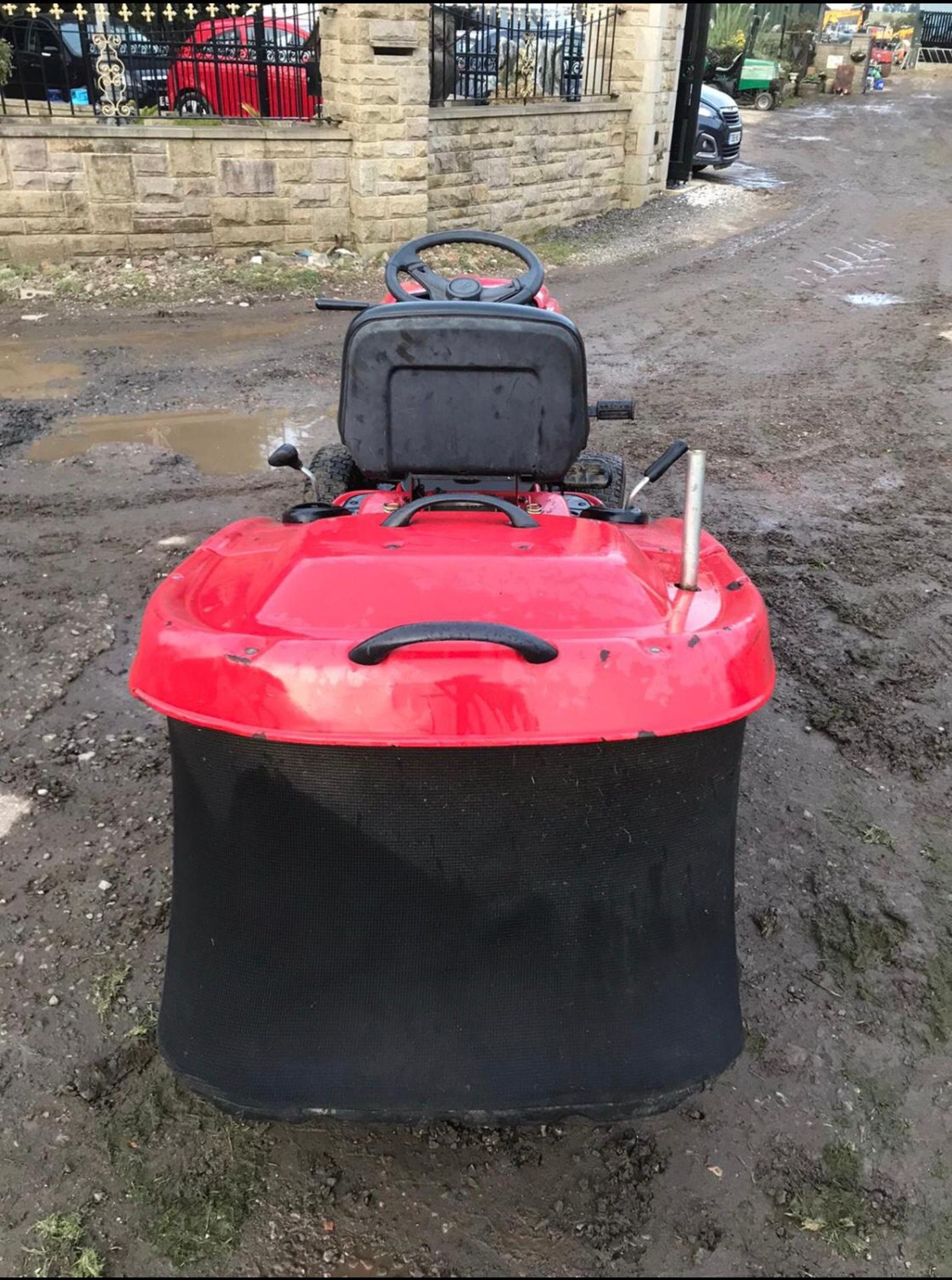 LAWN FLITE 705 AUTO DRIVE, RIDE ON LAWN MOWER, RUNS, WORKS AND CUTS *NO VAT* - Image 4 of 5