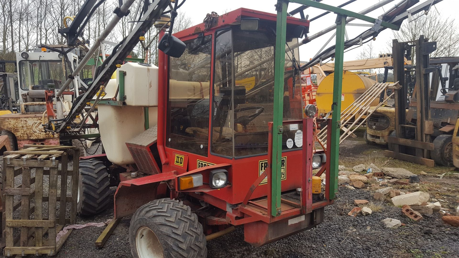 1987 FRAZIER AGRI BUGGY RED DIESEL SPRAYER + ROW CROP WHEELS *PLUS VAT* - Image 2 of 8