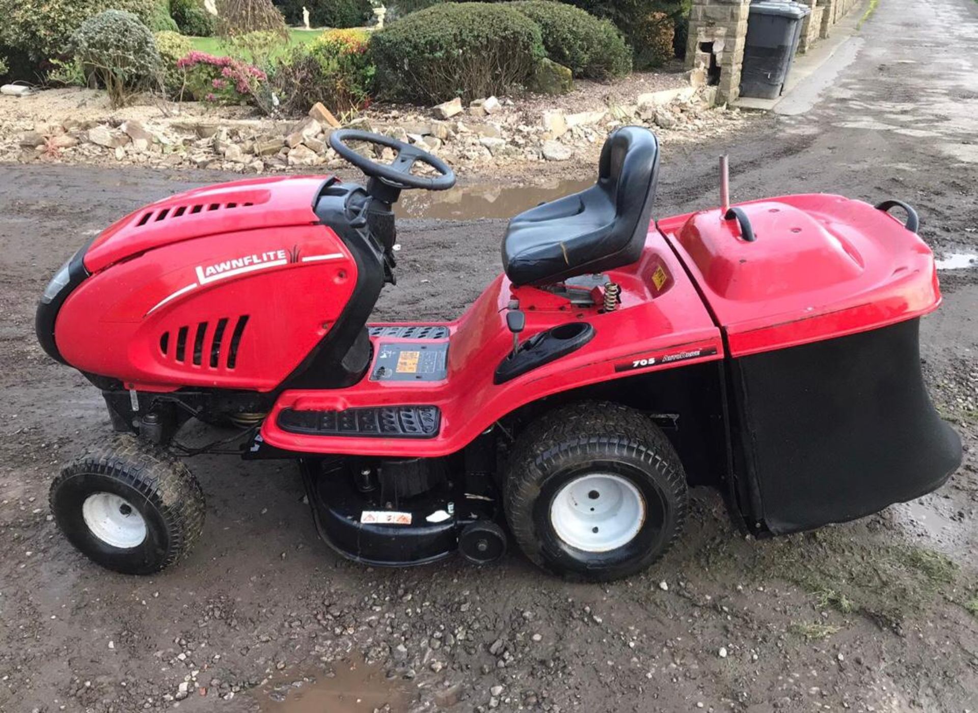 LAWN FLITE 705 AUTO DRIVE, RIDE ON LAWN MOWER, RUNS, WORKS AND CUTS *NO VAT* - Image 3 of 5