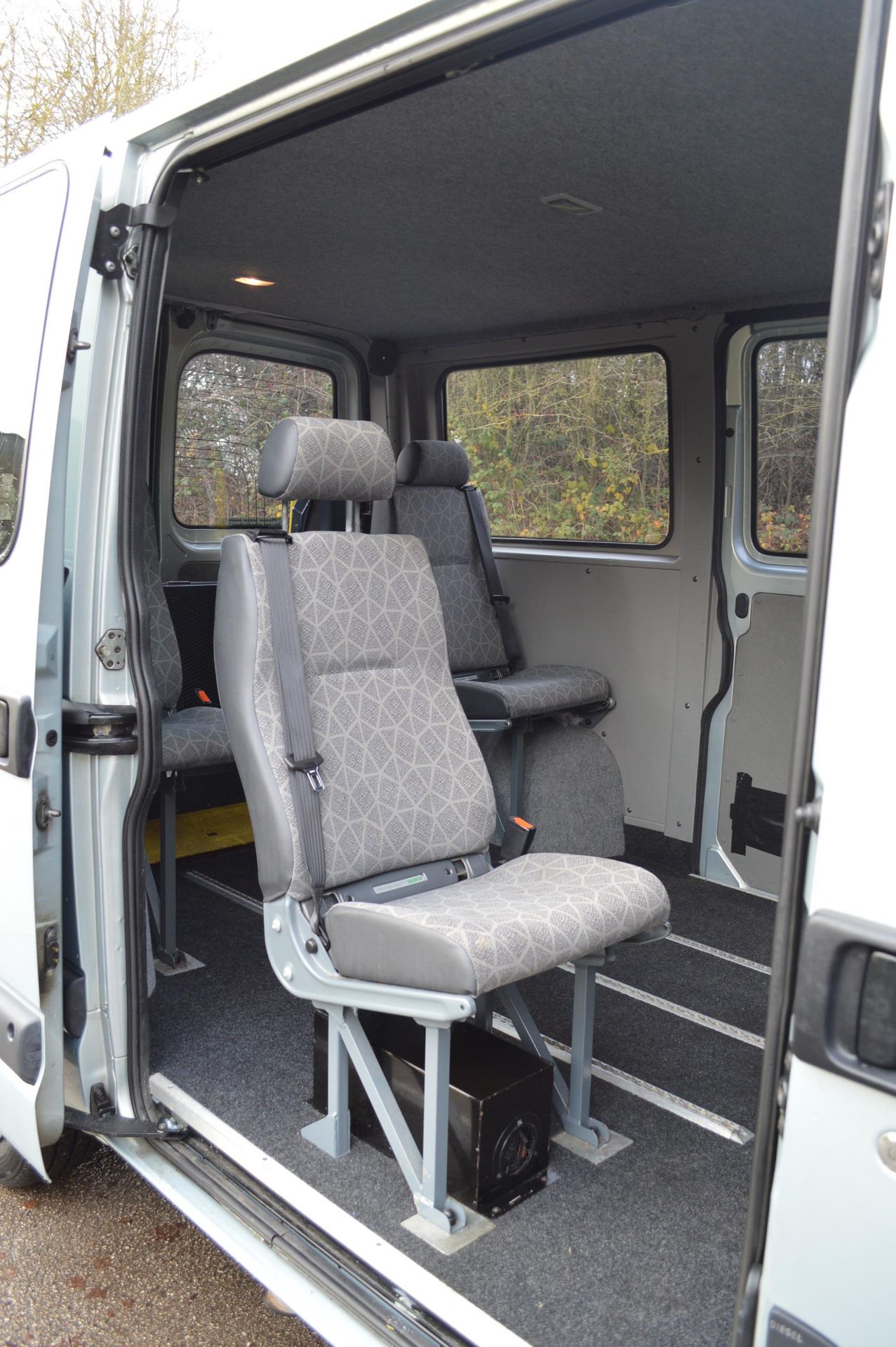 SUPER RARE 2010 RENAULT MASTER SL28 DCI 100 AUTO 2.5 DIESEL GREY DISABLED MINIBUS WITH RICON LIFT - Image 16 of 43