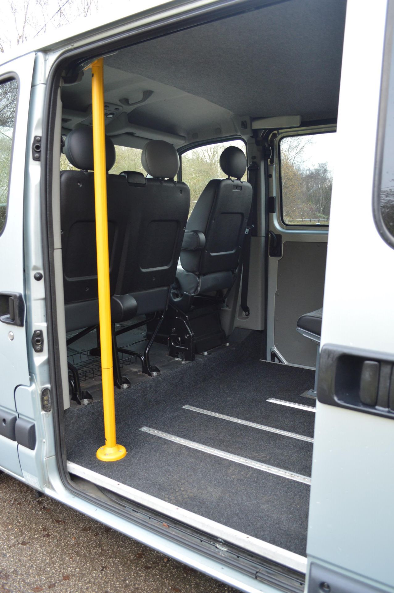 SUPER RARE 2010 RENAULT MASTER SL28 DCI 100 AUTO 2.5 DIESEL GREY DISABLED MINIBUS WITH RICON LIFT - Image 11 of 43