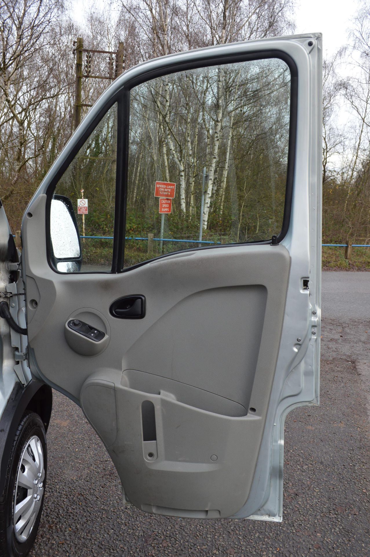 SUPER RARE 2010 RENAULT MASTER SL28 DCI 100 AUTO 2.5 DIESEL GREY DISABLED MINIBUS WITH RICON LIFT - Image 24 of 43