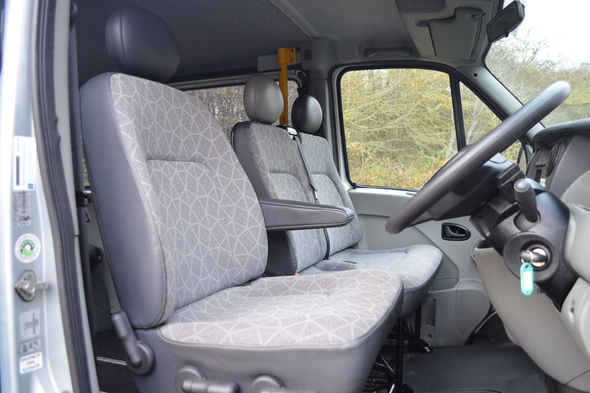 SUPER RARE 2010 RENAULT MASTER SL28 DCI 100 AUTO 2.5 DIESEL GREY DISABLED MINIBUS WITH RICON LIFT - Image 26 of 43