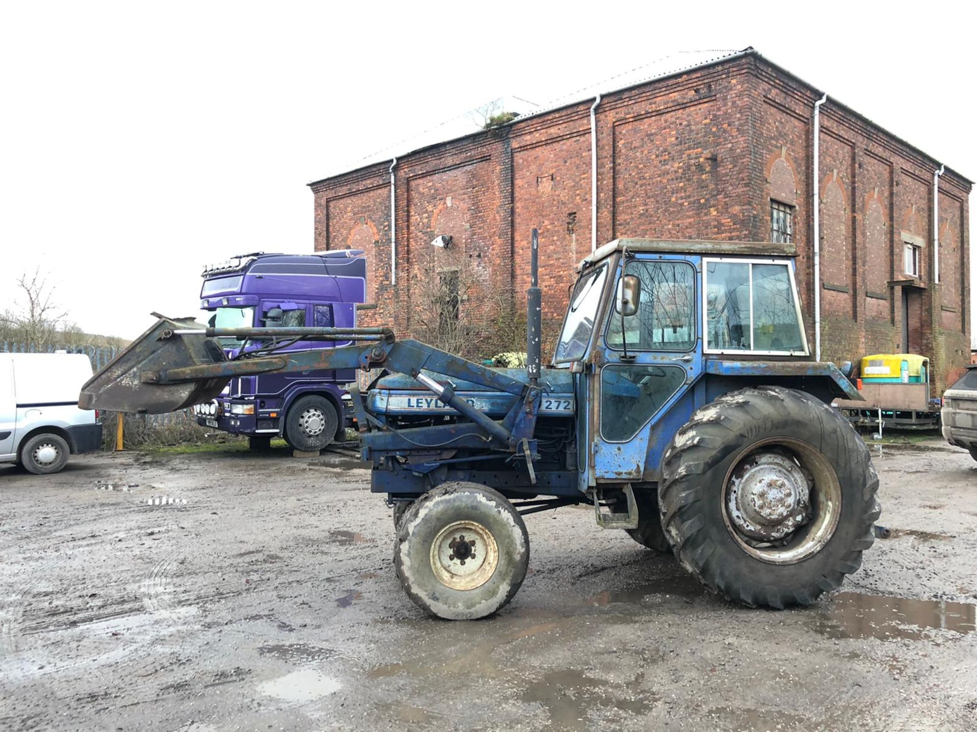 LEYLAND 272 LOADER TRACTOR, RUNS AND WORKS, 3 POINT LINKAGE WITH PICK UP HITCH *NO VAT* - Image 3 of 5