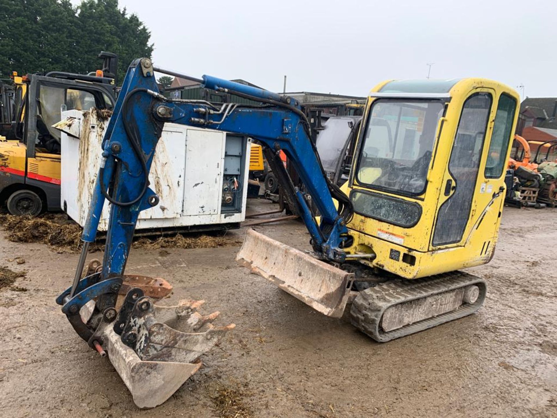 BOBCAT 328 YELLOW / BLUE TRACKED CRAWLER EXCAVATOR, C/W 3 X BUCKETS, RUNS, WORKS AND DIGS *PLUS VAT* - Image 2 of 6