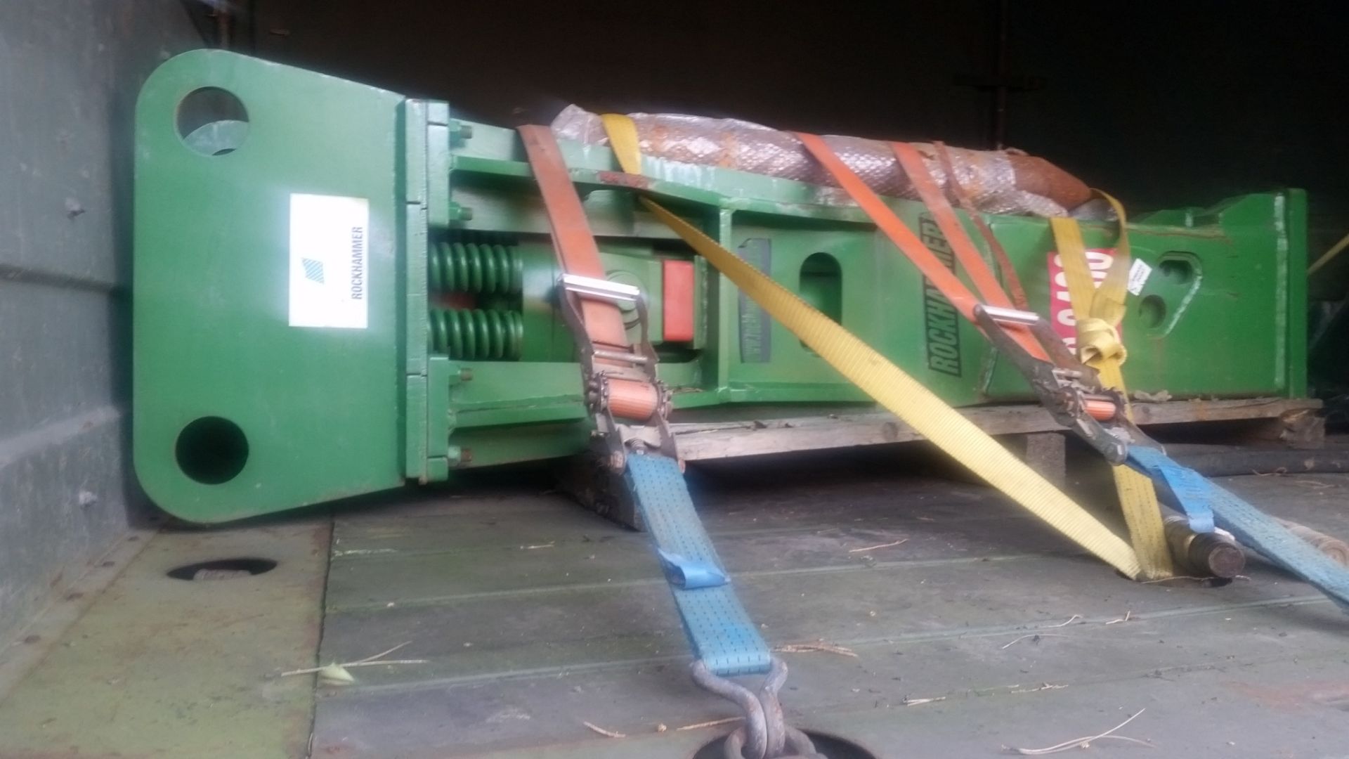NEVER USED ROCK HAMMER S2400 HYDRAULIC HAMMER, SUIT 20 TONNER, C/W NEW PICK, WEIGHT 1200 KG *NO VAT* - Image 2 of 7