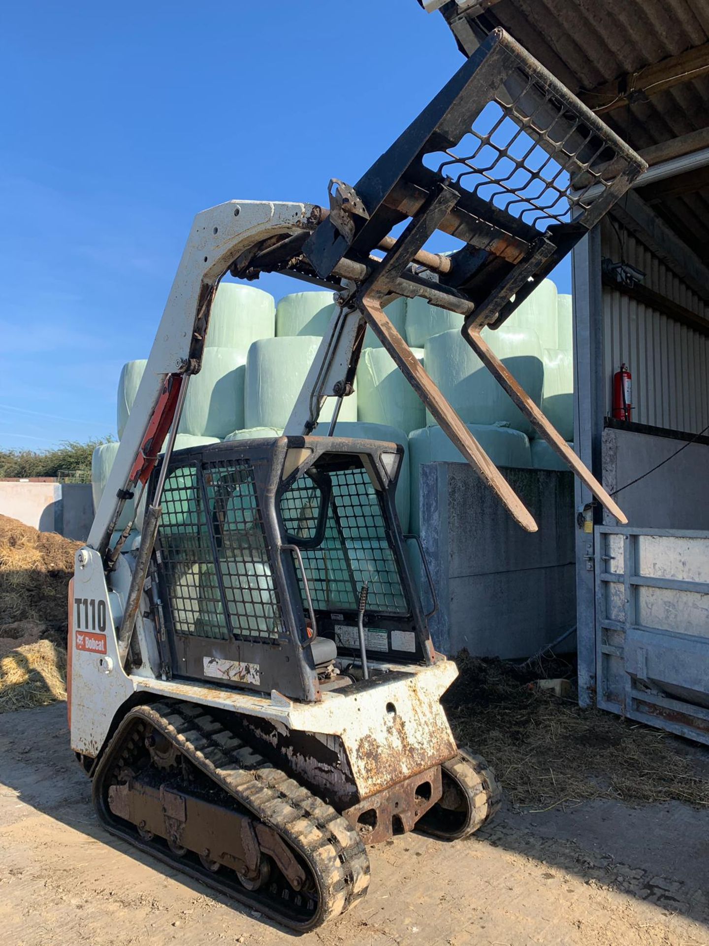 BOBCAT COMPACT TRACKED LOADER, MODEL T110, C/W FORKS, ROTAVATOR, & BUCKET *PLUS VAT* - Image 6 of 16