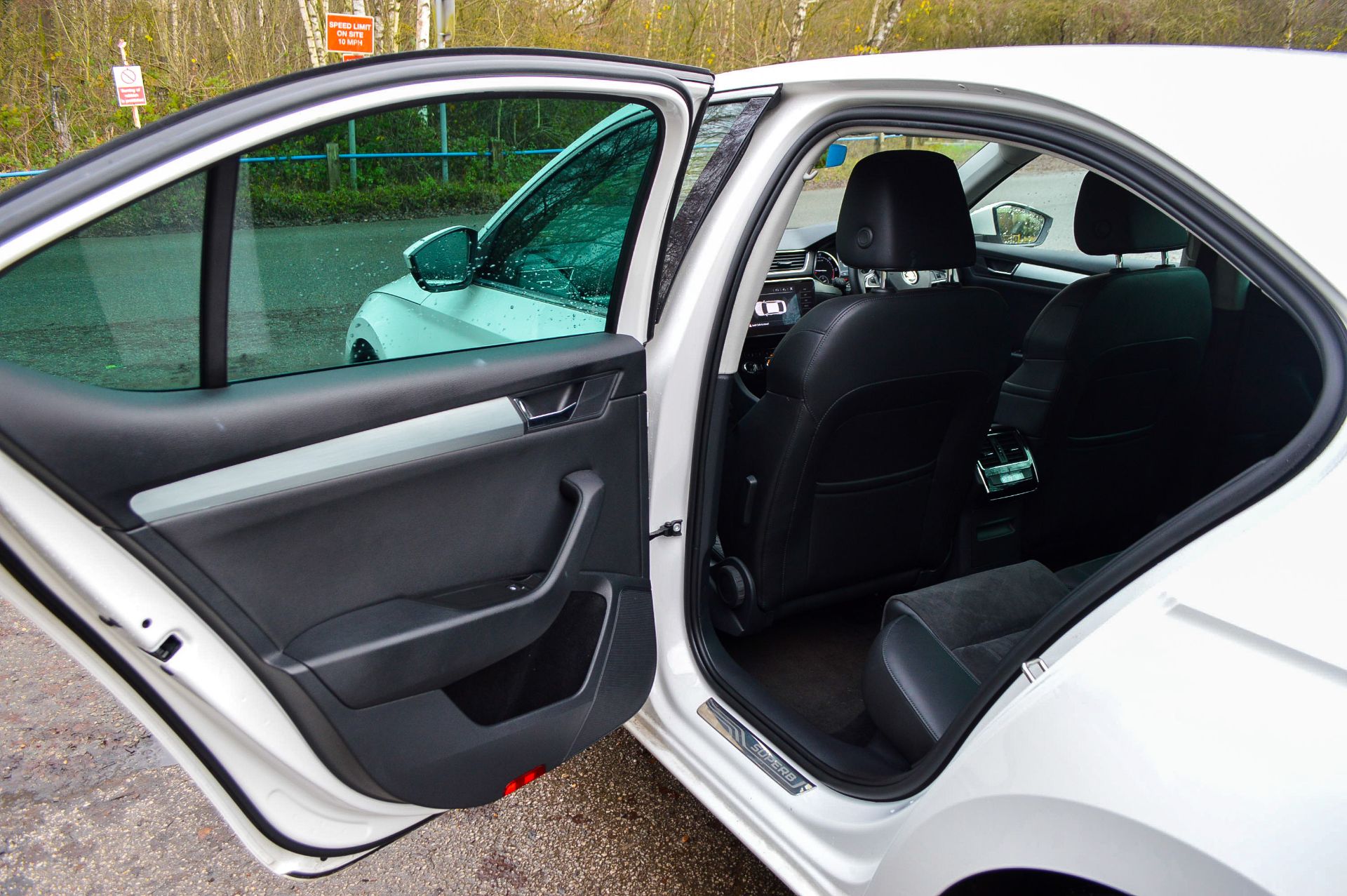 2017/67 REG SKODA SUPERB SE TECHNOLOGY TDI 1.6 DIESEL 5 DOOR HATCHBACK, SHOWING 0 FORMER KEEPERS - Image 13 of 36