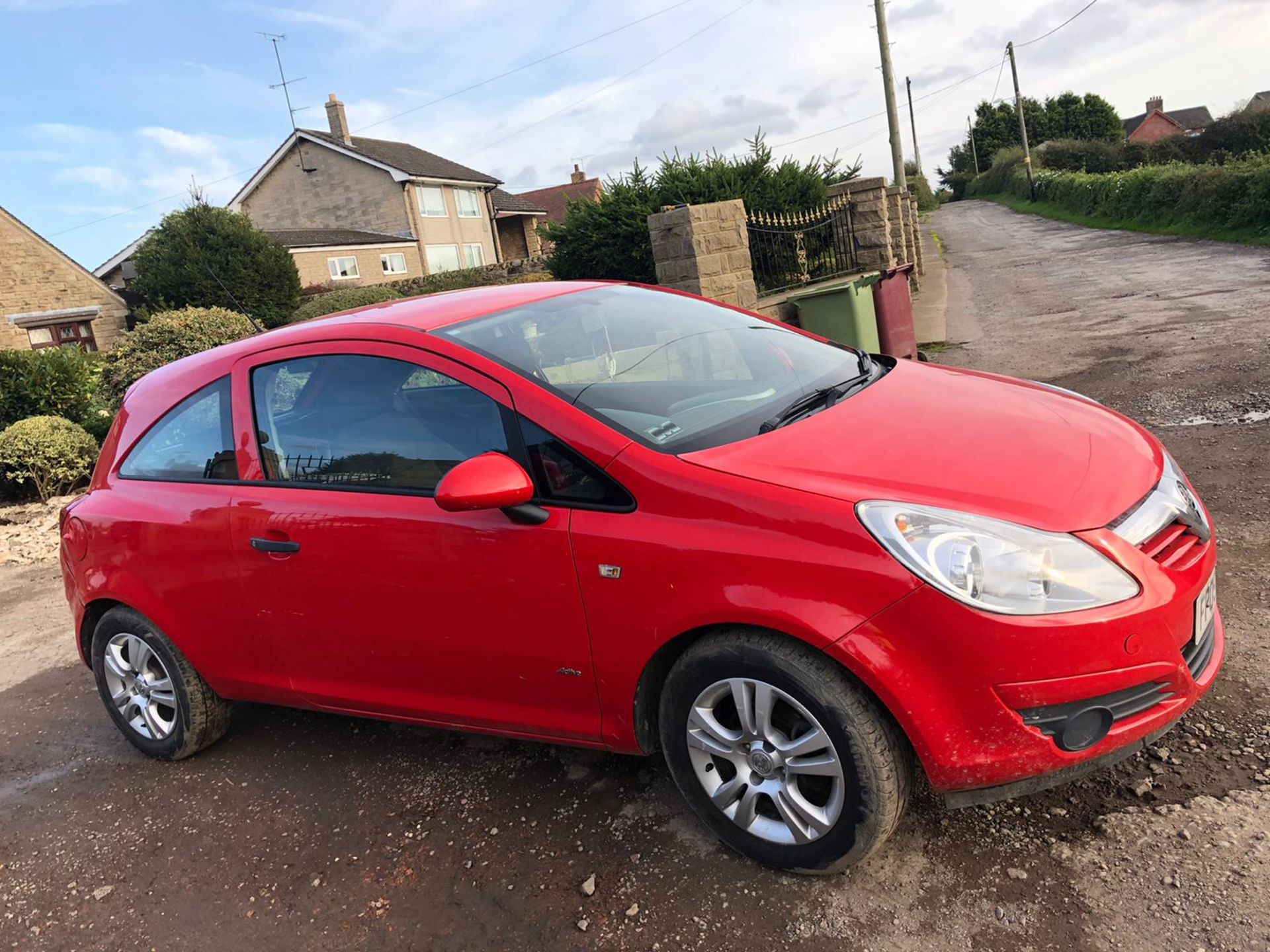 2009/09 REG VAUXHALL CORSA ACTIVE 1.0 PETROL RED 3 DOOR HATCHBACK, SHOWING 4 FOMER KEEPERS *NO VAT*