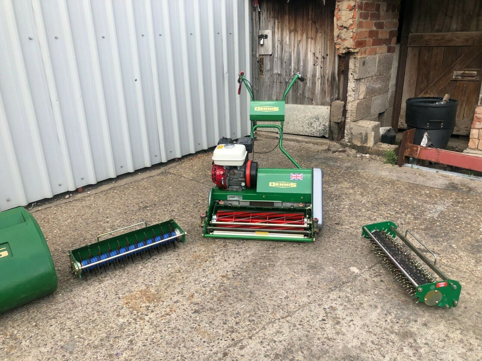 DENNIS FT610 MOWER, 24" CUT, YEAR 2015, C/W 3 CASSETTES & GRASS BOX *PLUS VAT* - Image 9 of 9