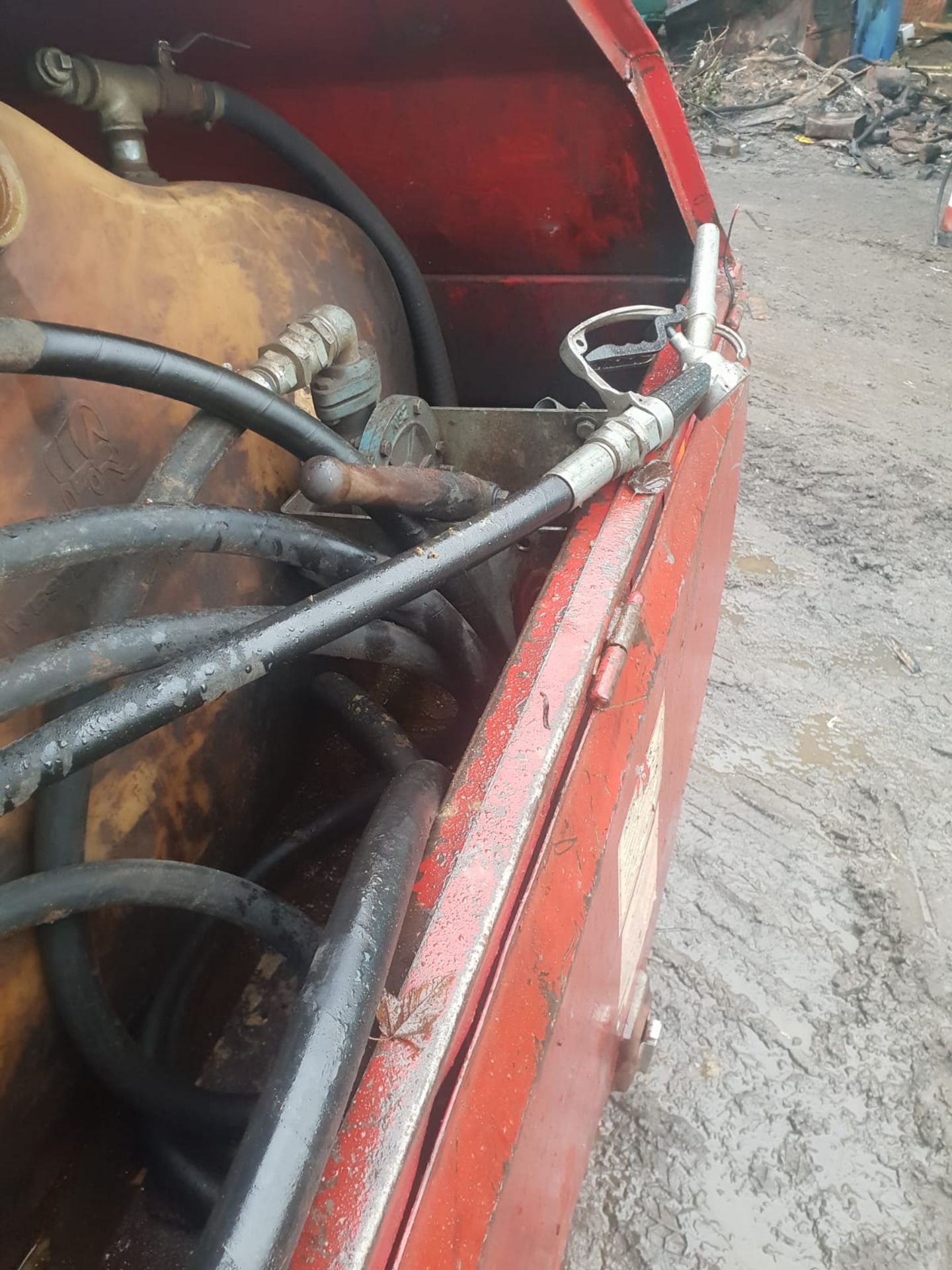 1000L BUNDED DIESEL BOWSER WORKING MANUAL PUMP, GOOD TYRES *NO VAT* - Image 4 of 4