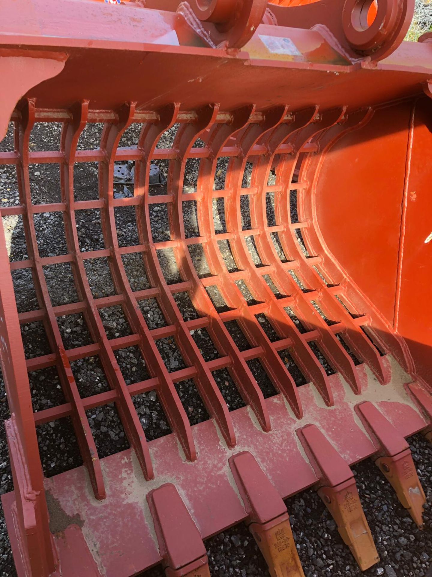 BRAND NEW 21 TON RIDDLE BUCKET, 80MM PINS, 56 INCH WIDE BUCKET, CHOICE OF 2 *PLUS VAT* - Image 3 of 5