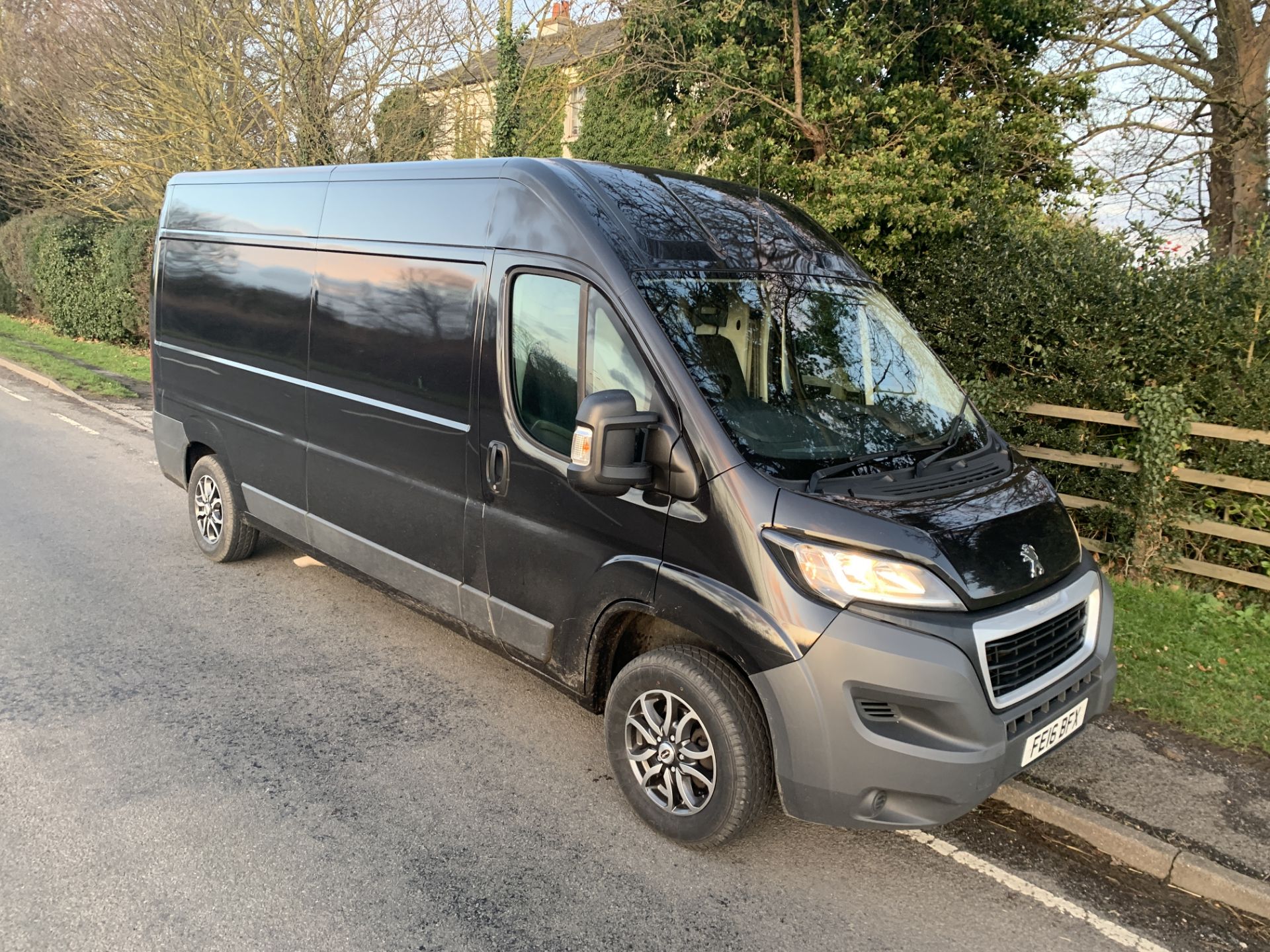 2016 Peugeot Boxer 335 PROFESSIONAL 130 BHP LWB L3H2 AIRCON LOW MILES BLACK - RETAIL VAN - NO VAT ! - Image 5 of 18