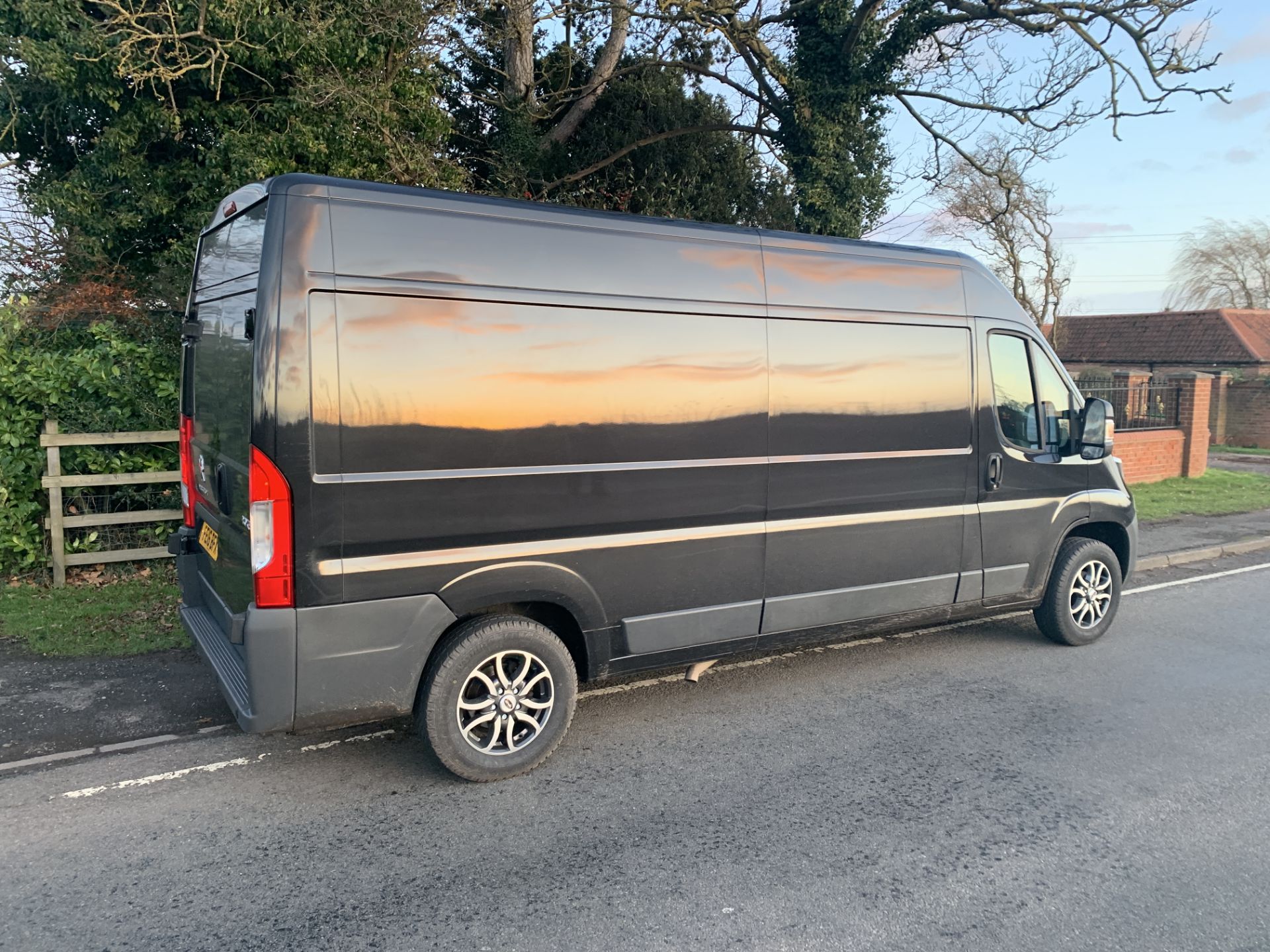 2016 Peugeot Boxer 335 PROFESSIONAL 130 BHP LWB L3H2 AIRCON LOW MILES BLACK - RETAIL VAN - NO VAT ! - Image 4 of 18