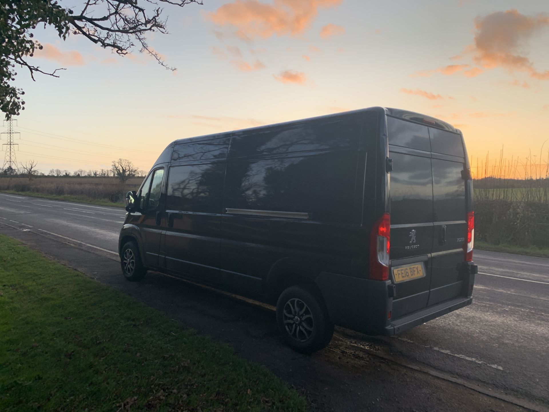 2016 Peugeot Boxer 335 PROFESSIONAL 130 BHP LWB L3H2 AIRCON LOW MILES BLACK - RETAIL VAN - NO VAT ! - Image 3 of 18