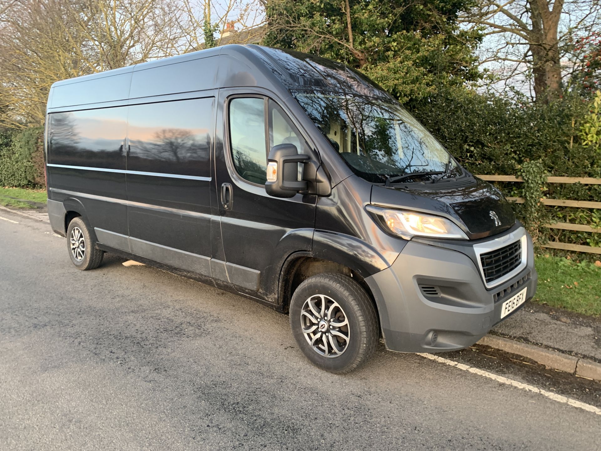 2016 Peugeot Boxer 335 PROFESSIONAL 130 BHP LWB L3H2 AIRCON LOW MILES BLACK - RETAIL VAN - NO VAT !