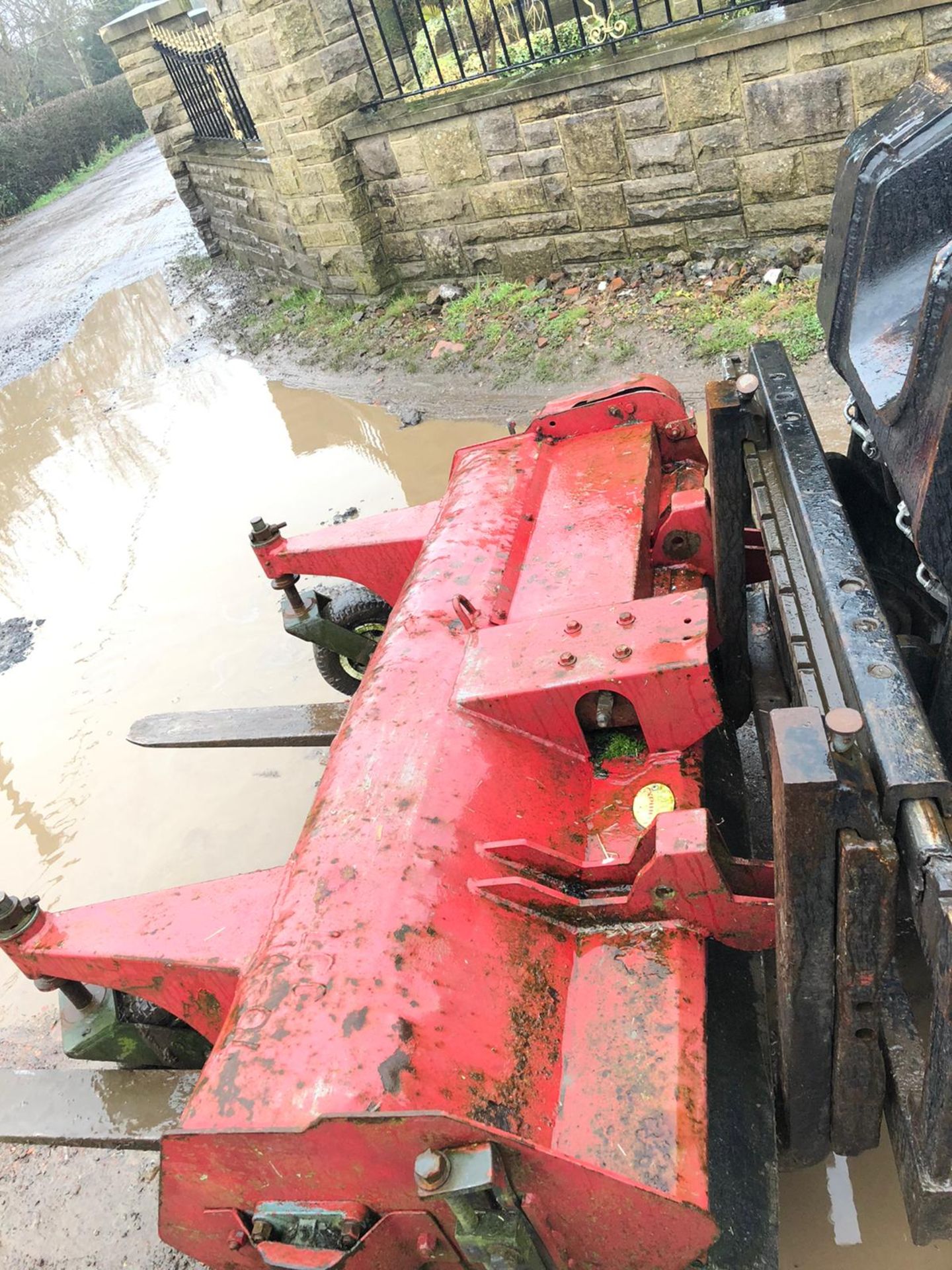 JOHN DEERE F1145 RIDE ON LAWN MOWER 4WD, C/W 2 DECKS ROTARY AND FLAIL, RUNS, WORKS AND CUTS *NO VAT* - Image 6 of 6