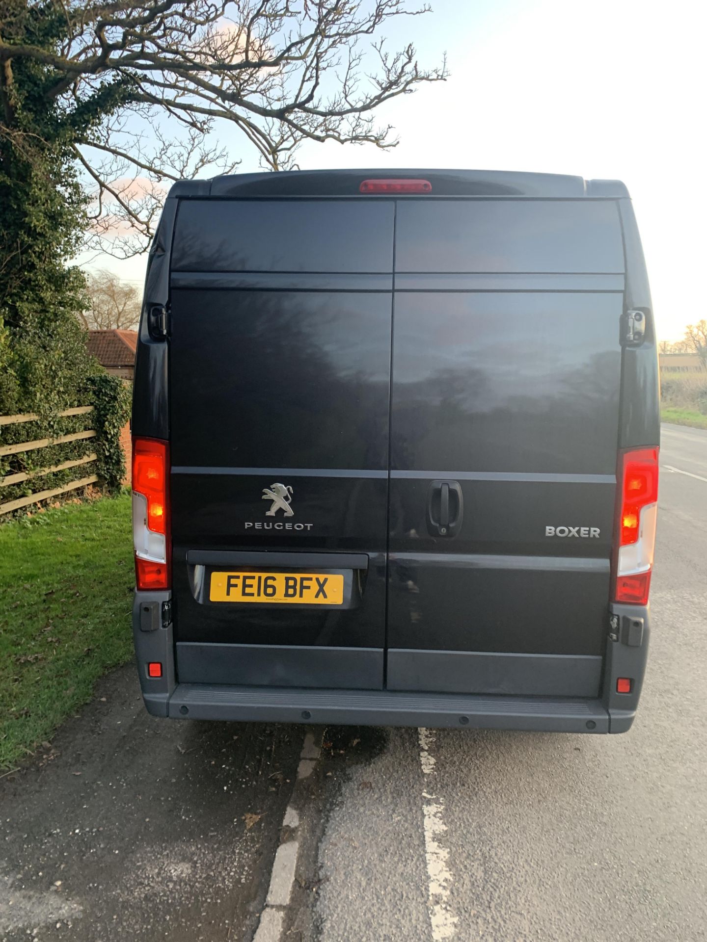 2016 Peugeot Boxer 335 PROFESSIONAL 130 BHP LWB L3H2 AIRCON LOW MILES BLACK - RETAIL VAN - NO VAT ! - Image 2 of 18