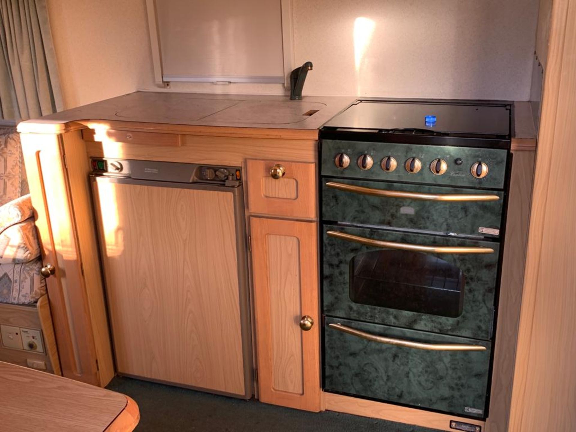 LUNAR CLUBMAN 475-CK SINGLE AXLE 2 BERTH CARAVAN *NO VAT* - Image 18 of 32