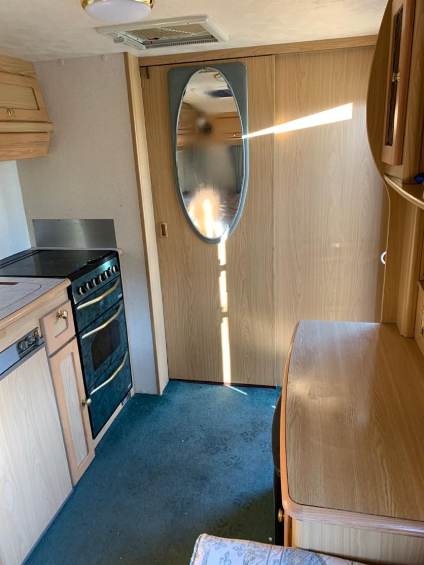 LUNAR CLUBMAN 475-CK SINGLE AXLE 2 BERTH CARAVAN *NO VAT* - Image 29 of 32