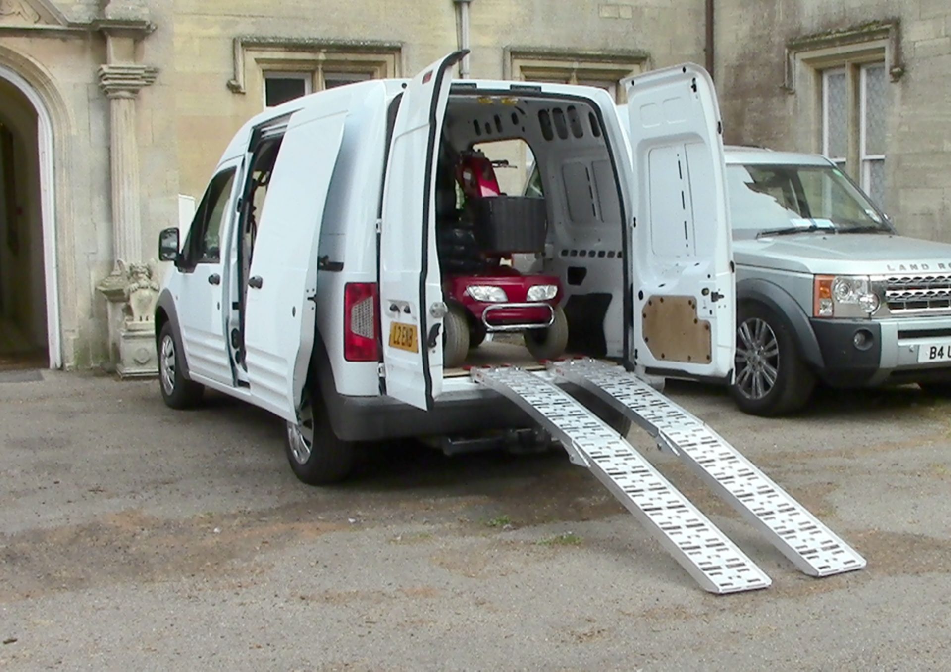 2010/10 REG FORD TRANSIT CONNECT 90 T230 1.8 DIESEL PANEL VAN, SHOWING 2 FORMER KEEPERS *NO VAT* - Image 2 of 25