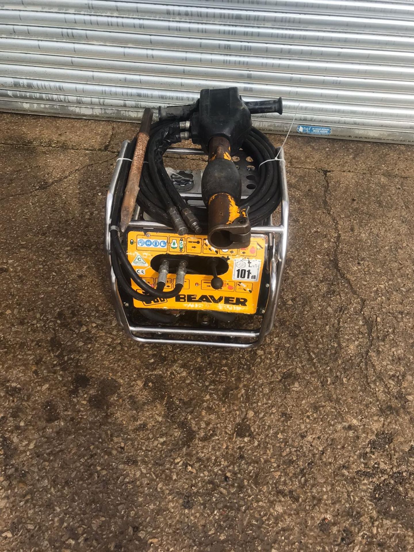 JCB BEAVER POWER PACK, C/W GUN, AND CHISEL *NO VAT* - Image 4 of 4