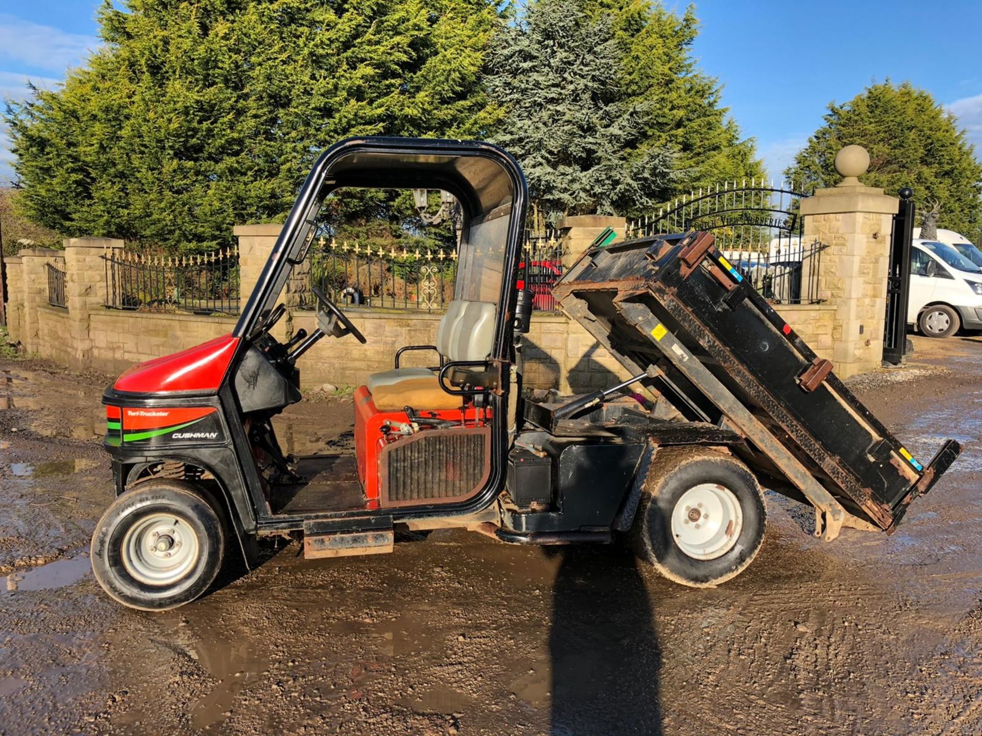 JACOBSON CUSHMAN TURF-TRUCKSTER HYDRAULIC TIPPING BACK, REAR PTO, RUNS, DRIVES, WORKS *NO VAT* - Image 2 of 6