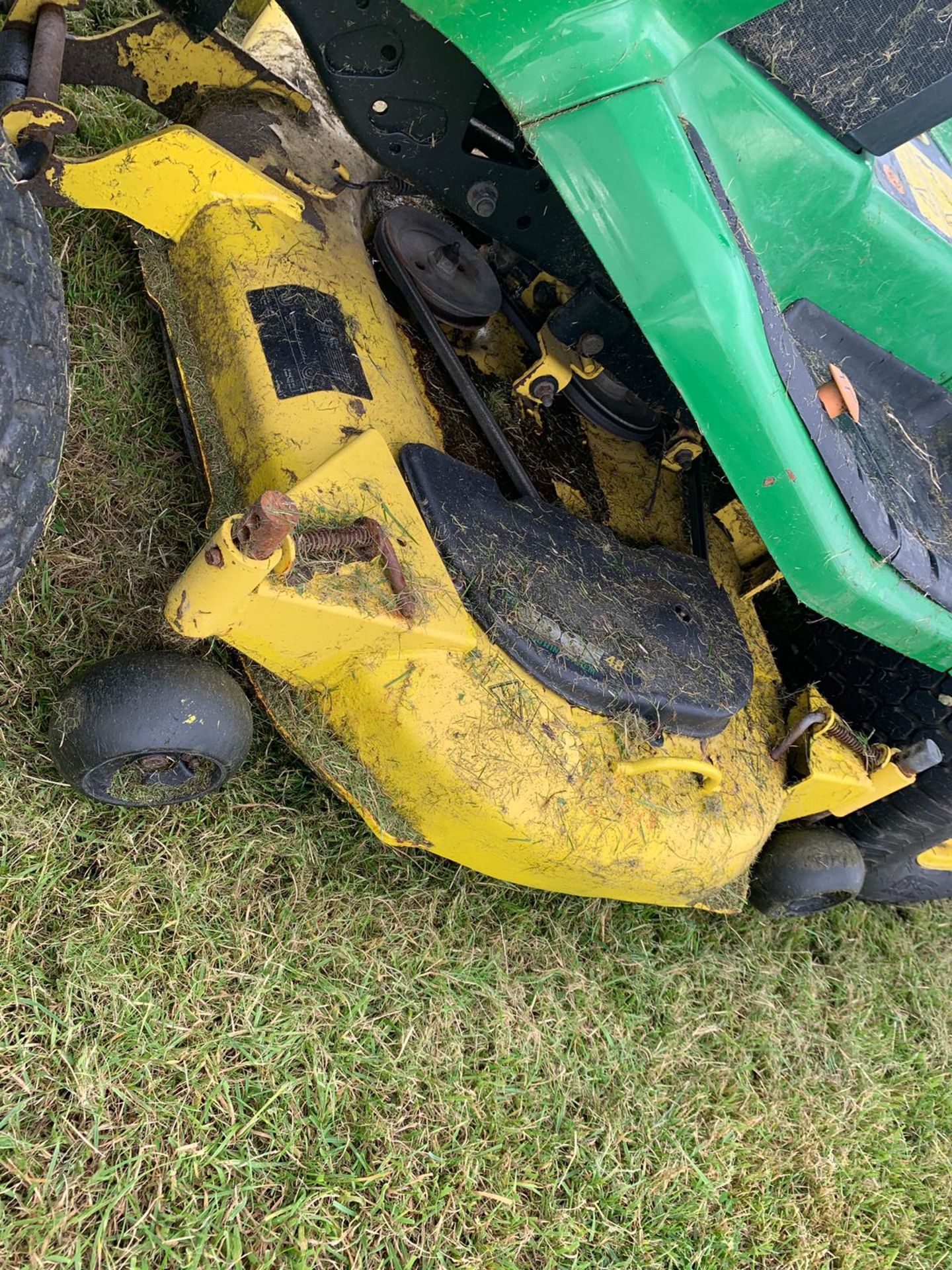 JOHN DEERE X595 4WD RIDE ON DIESEL LAWNMOWER 48" DECK, RUNS AND WORKS *PLUS VAT* - Image 14 of 18