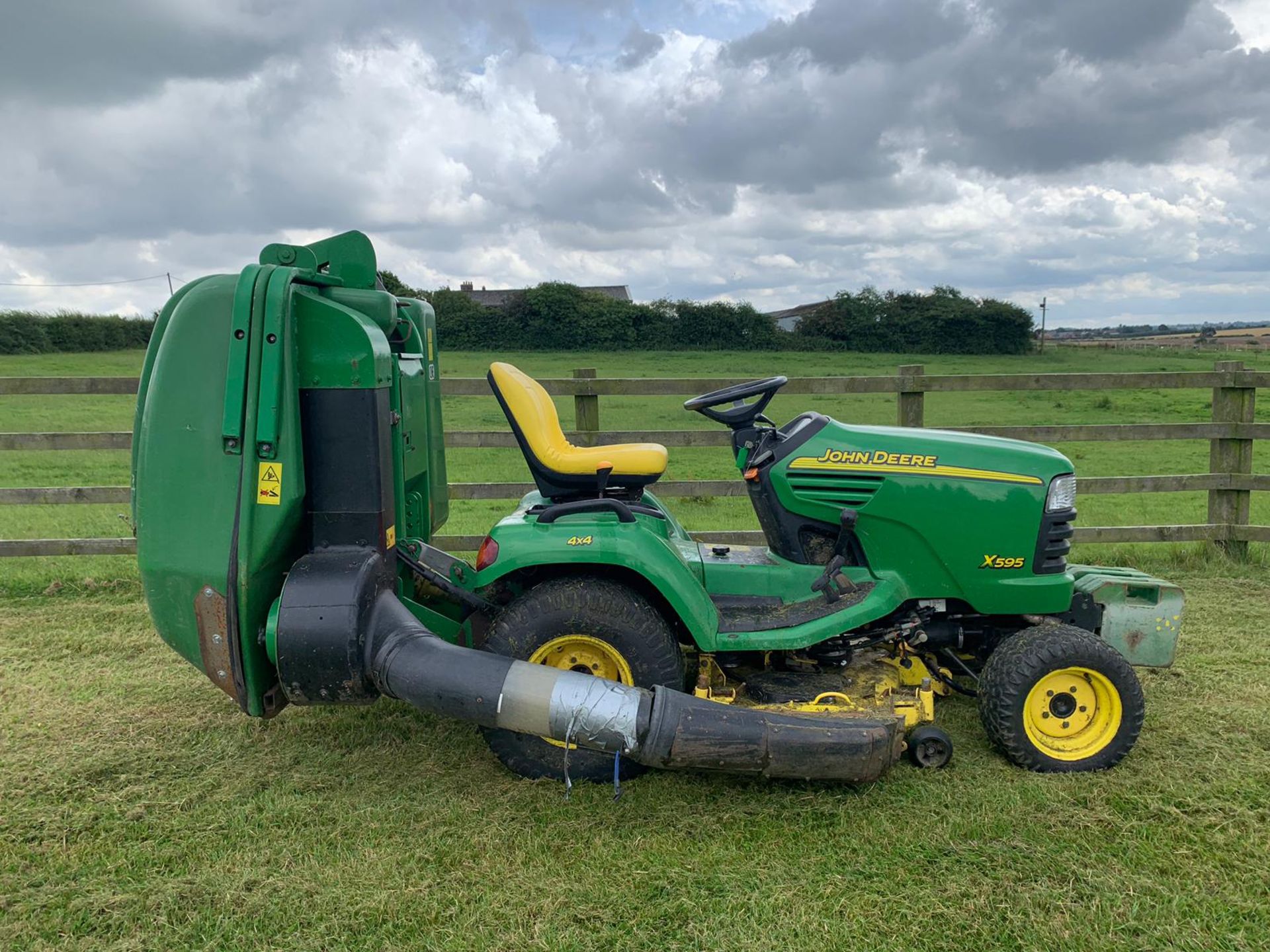 JOHN DEERE X595 4WD RIDE ON DIESEL LAWNMOWER 48" DECK, RUNS AND WORKS *PLUS VAT*