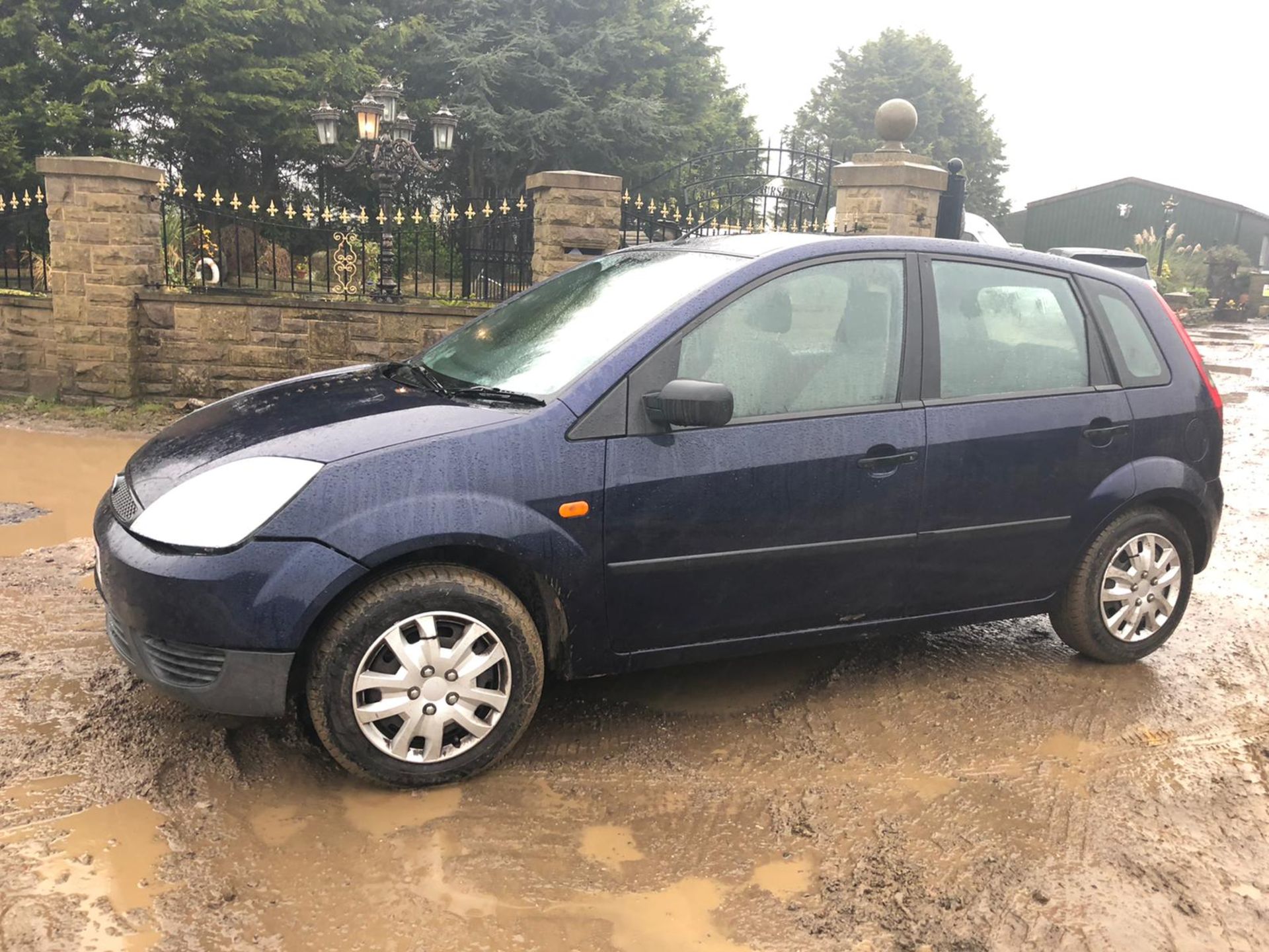 2002/52 REG FORD FIESTA FINESSE 1.3 PETROL BLUE 5 DOOR HATCHBACK, SHOWING 3 FORMER KEEPERS *NO VAT* - Image 2 of 8