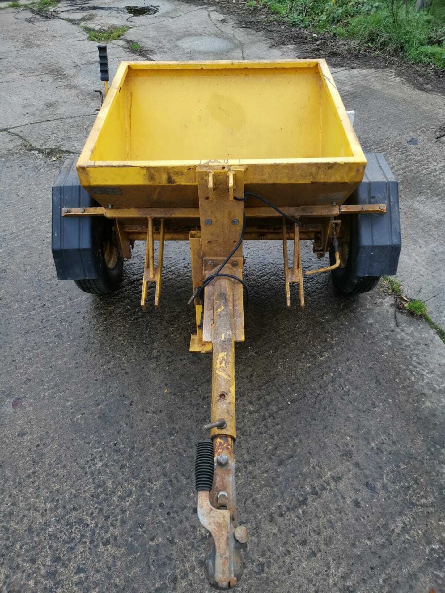 SALT SPREADER / GRITTER GLASDON CRUISER 80, FAST TOW *PLUS VAT* - Image 3 of 4